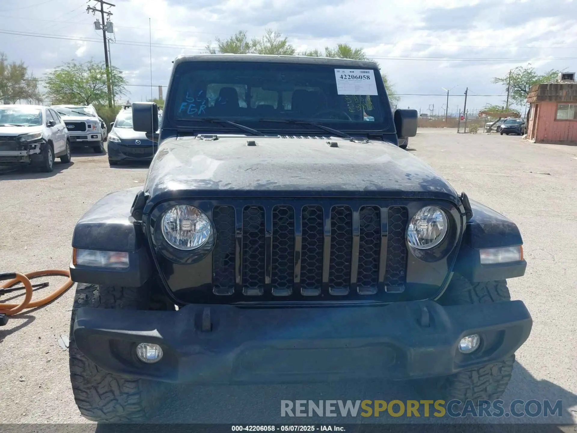 11 Photograph of a damaged car 1C6HJTAG7ML523718 JEEP GLADIATOR 2021