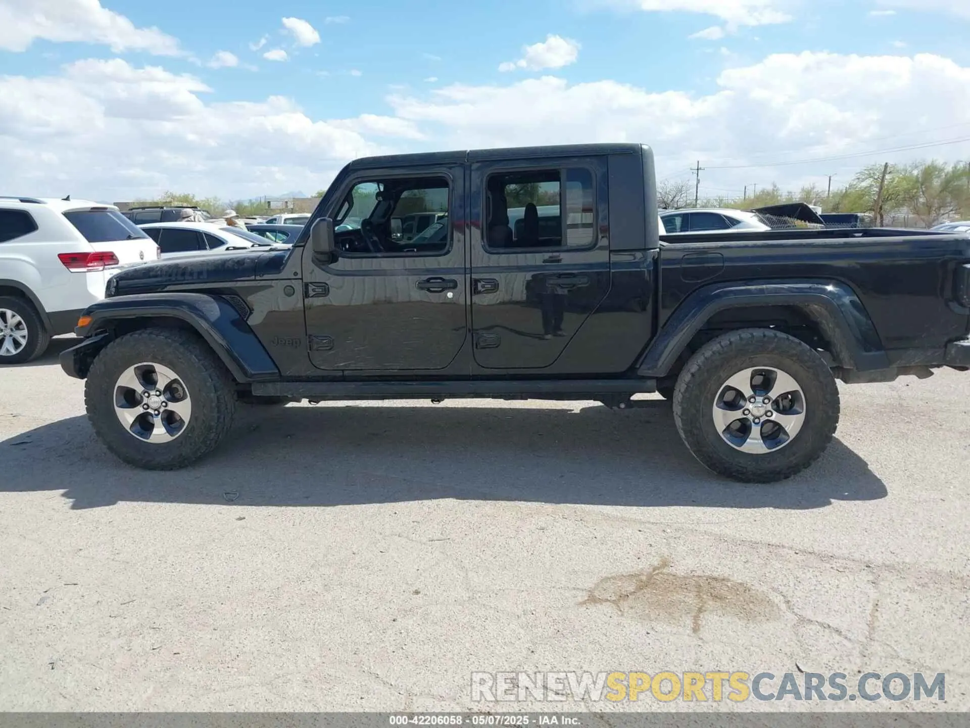 13 Photograph of a damaged car 1C6HJTAG7ML523718 JEEP GLADIATOR 2021