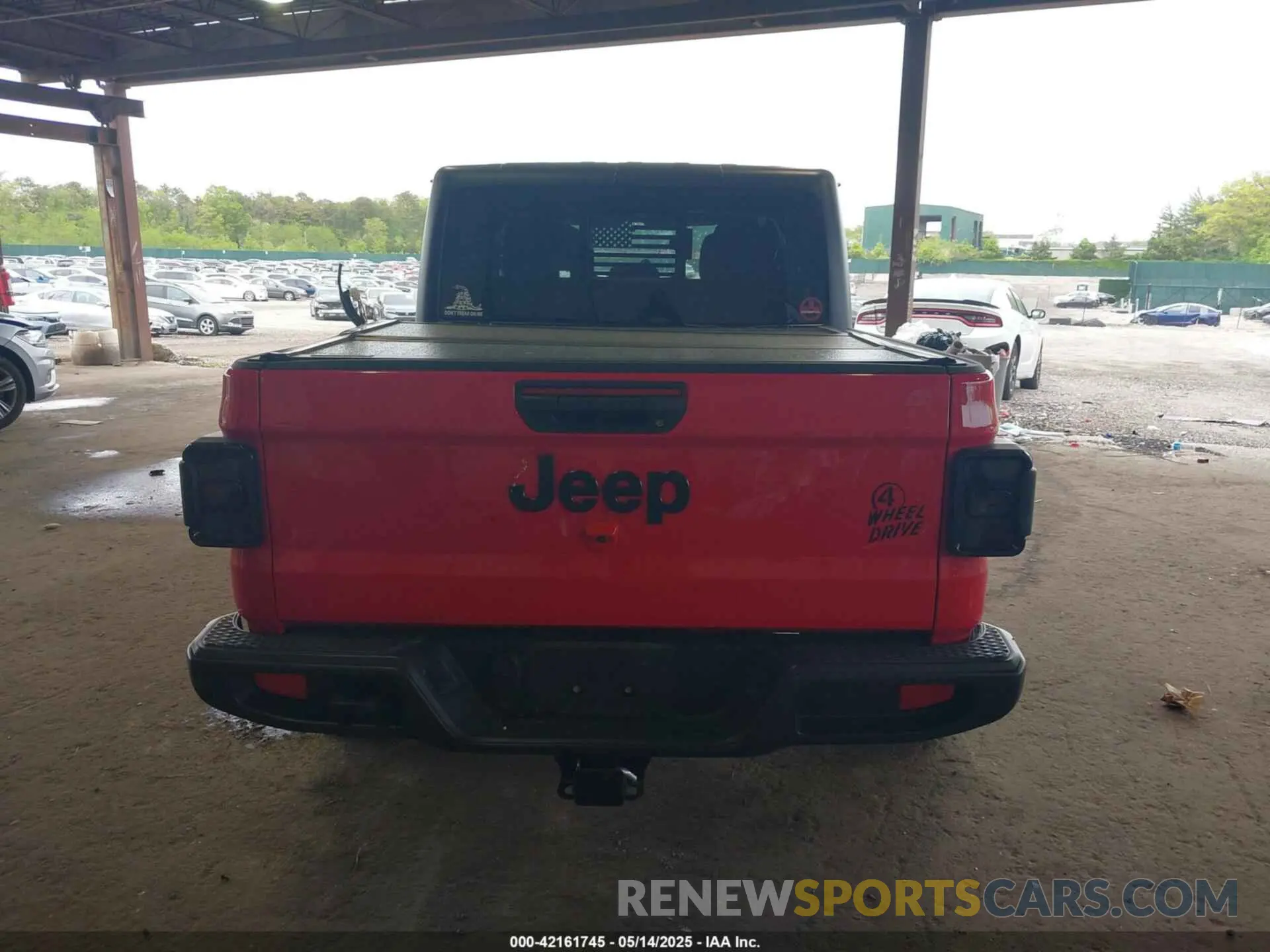 17 Photograph of a damaged car 1C6HJTAG7ML602130 JEEP GLADIATOR 2021