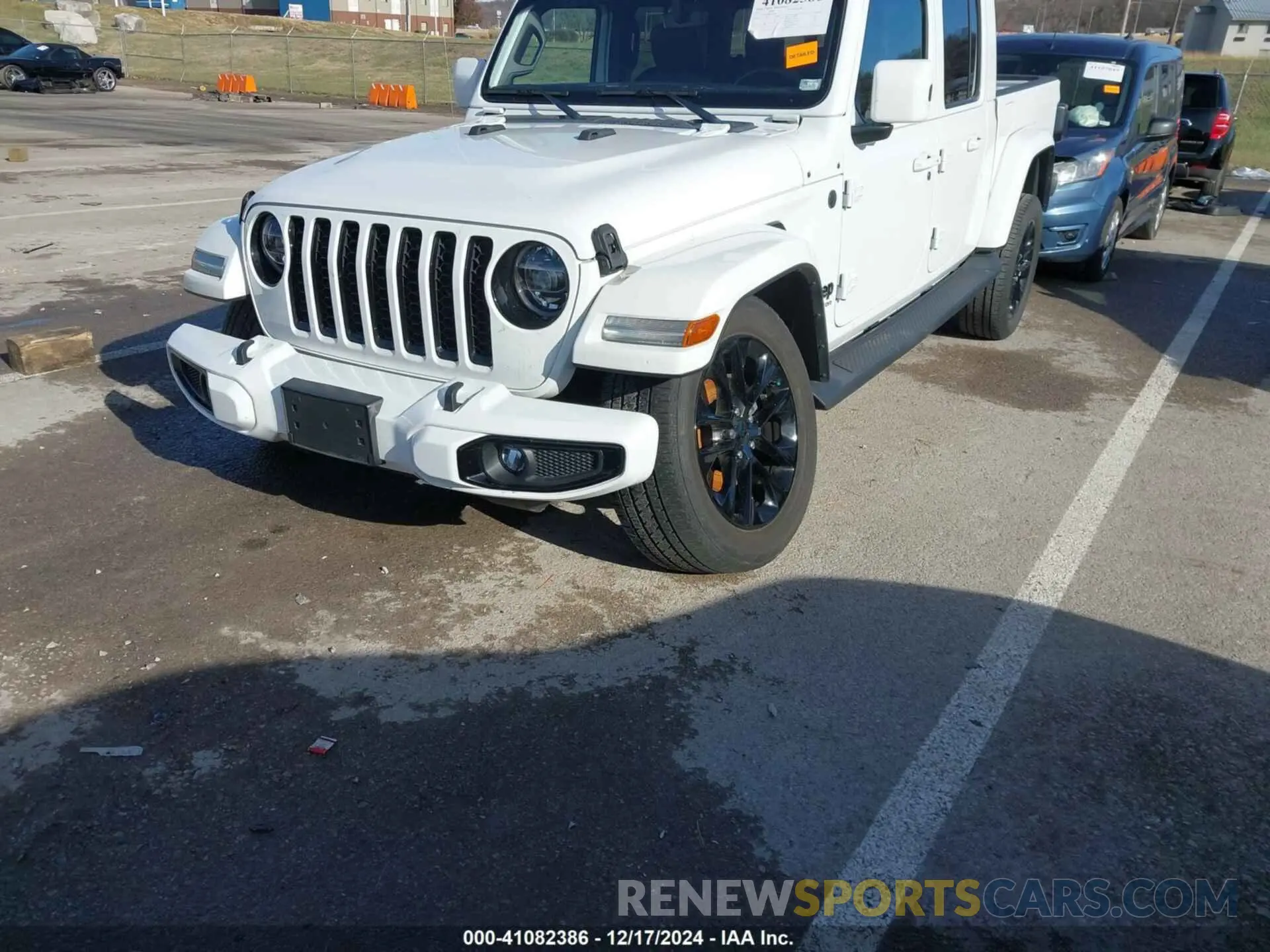 18 Photograph of a damaged car 1C6HJTFG0ML505876 JEEP GLADIATOR 2021