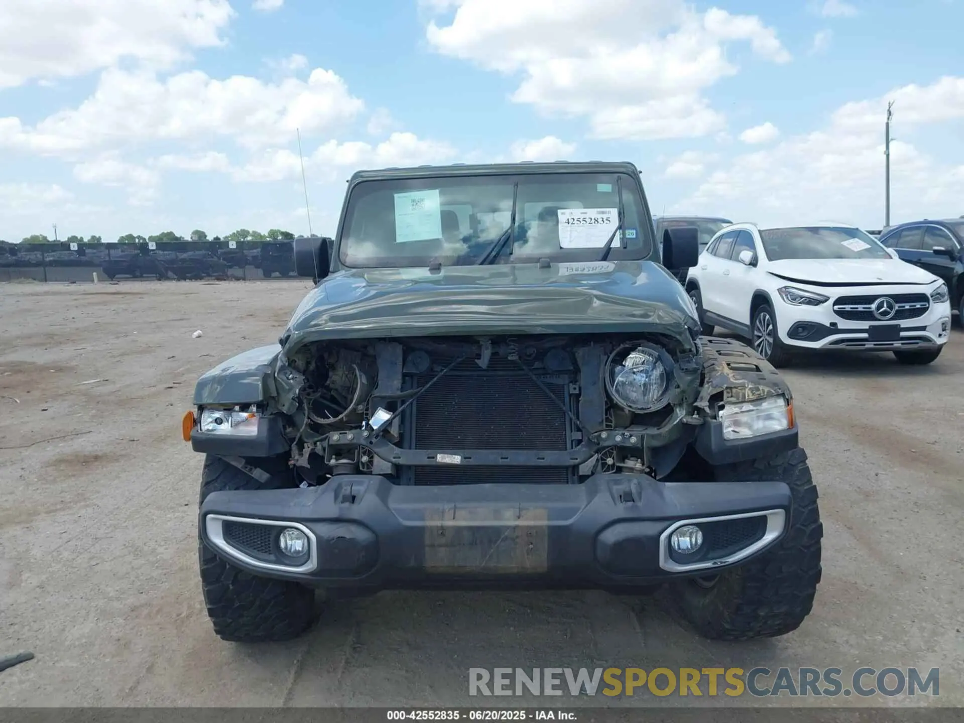 12 Photograph of a damaged car 1C6HJTFG1ML591229 JEEP GLADIATOR 2021