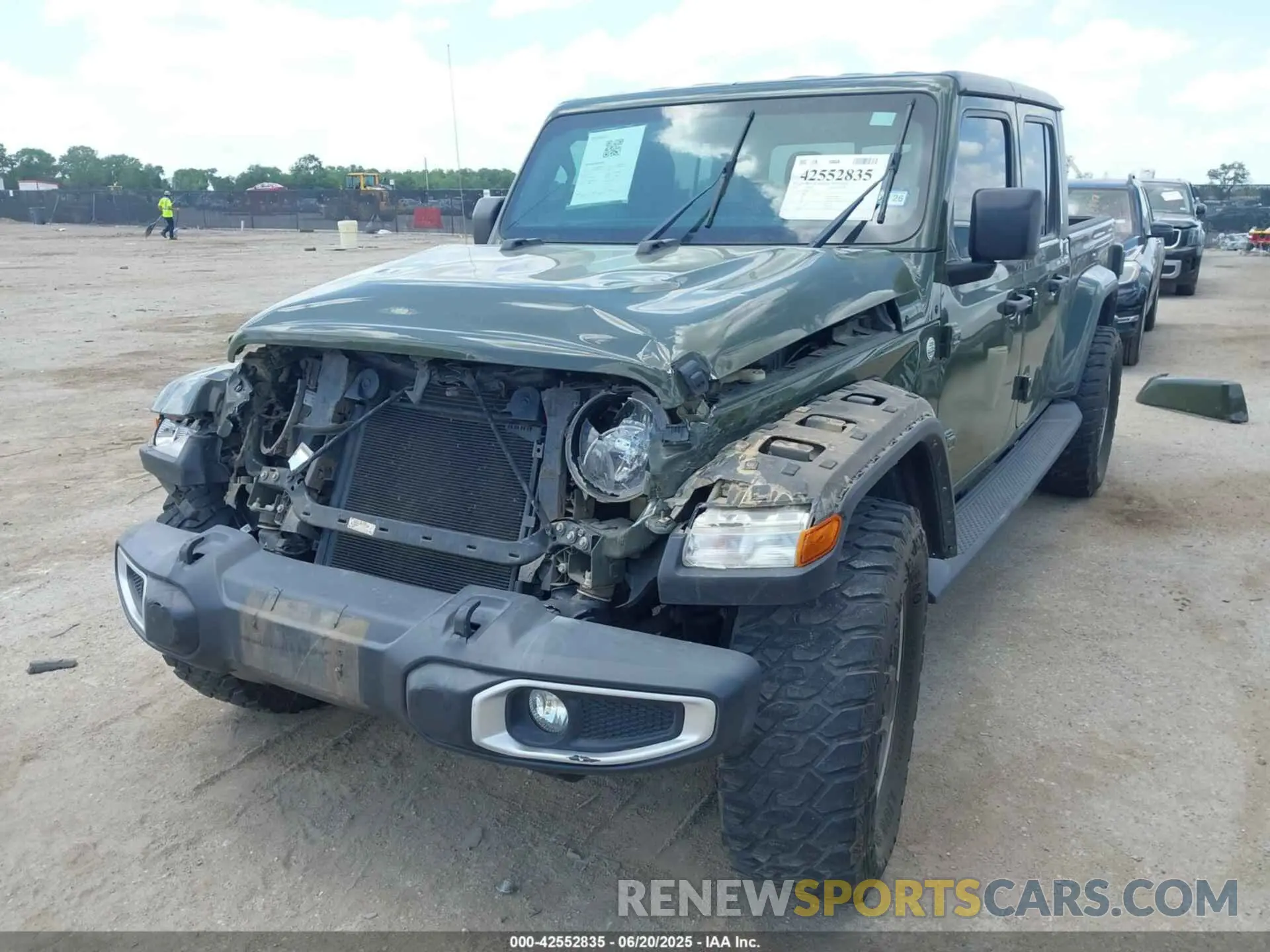 2 Photograph of a damaged car 1C6HJTFG1ML591229 JEEP GLADIATOR 2021