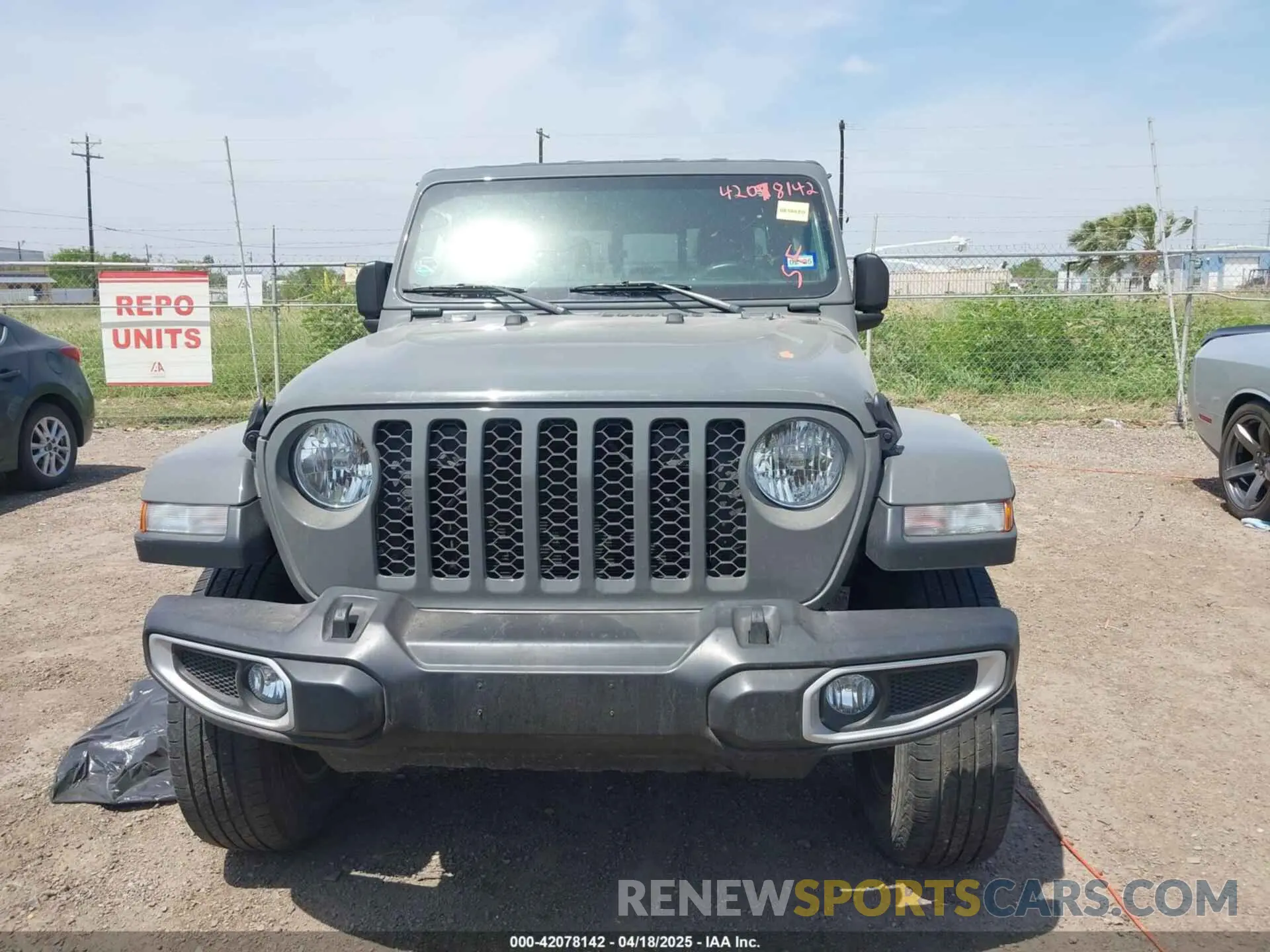 11 Photograph of a damaged car 1C6JJTAG9ML538769 JEEP GLADIATOR 2021