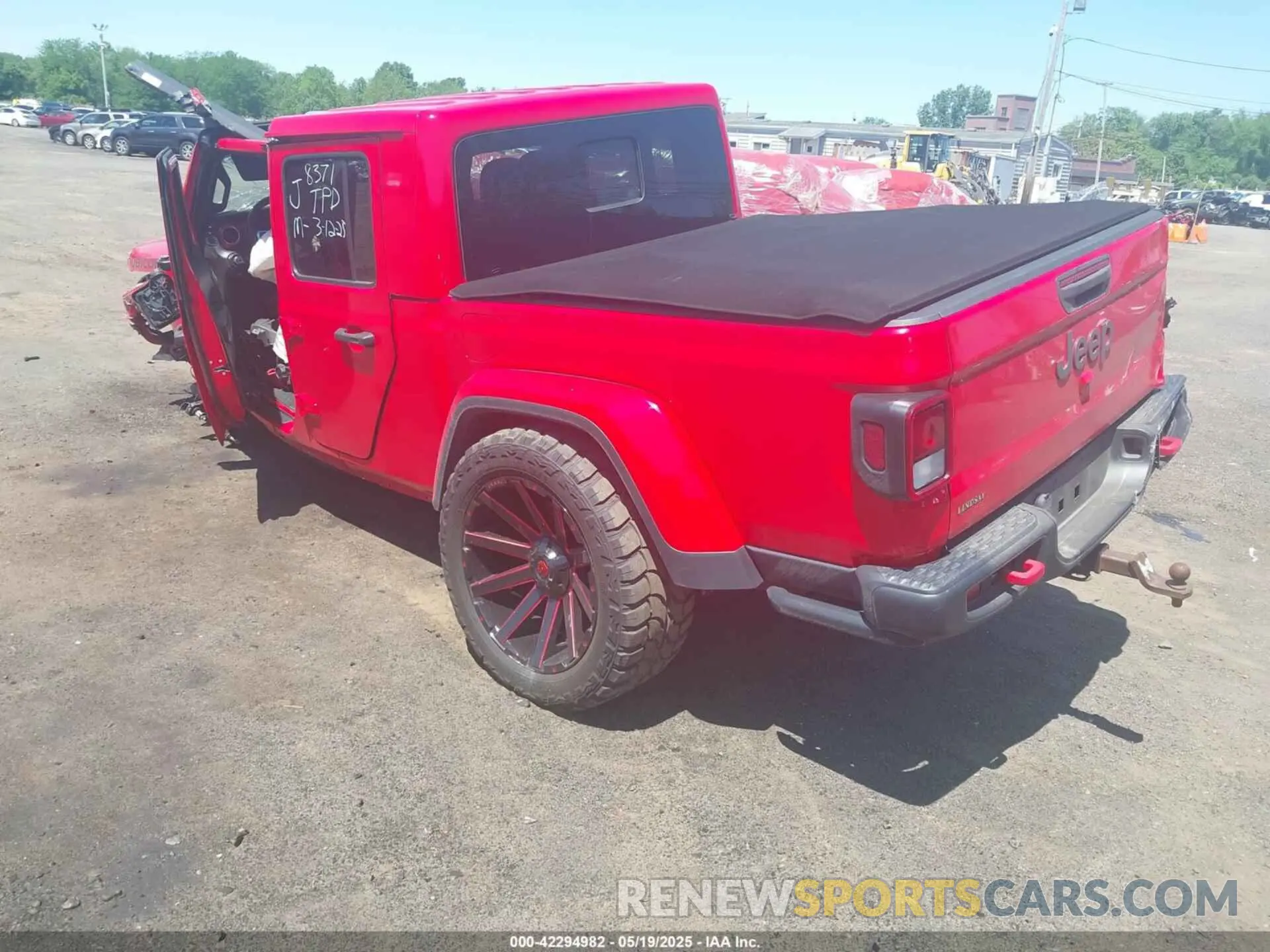 3 Photograph of a damaged car 1C6JJTBG4ML538371 JEEP GLADIATOR 2021