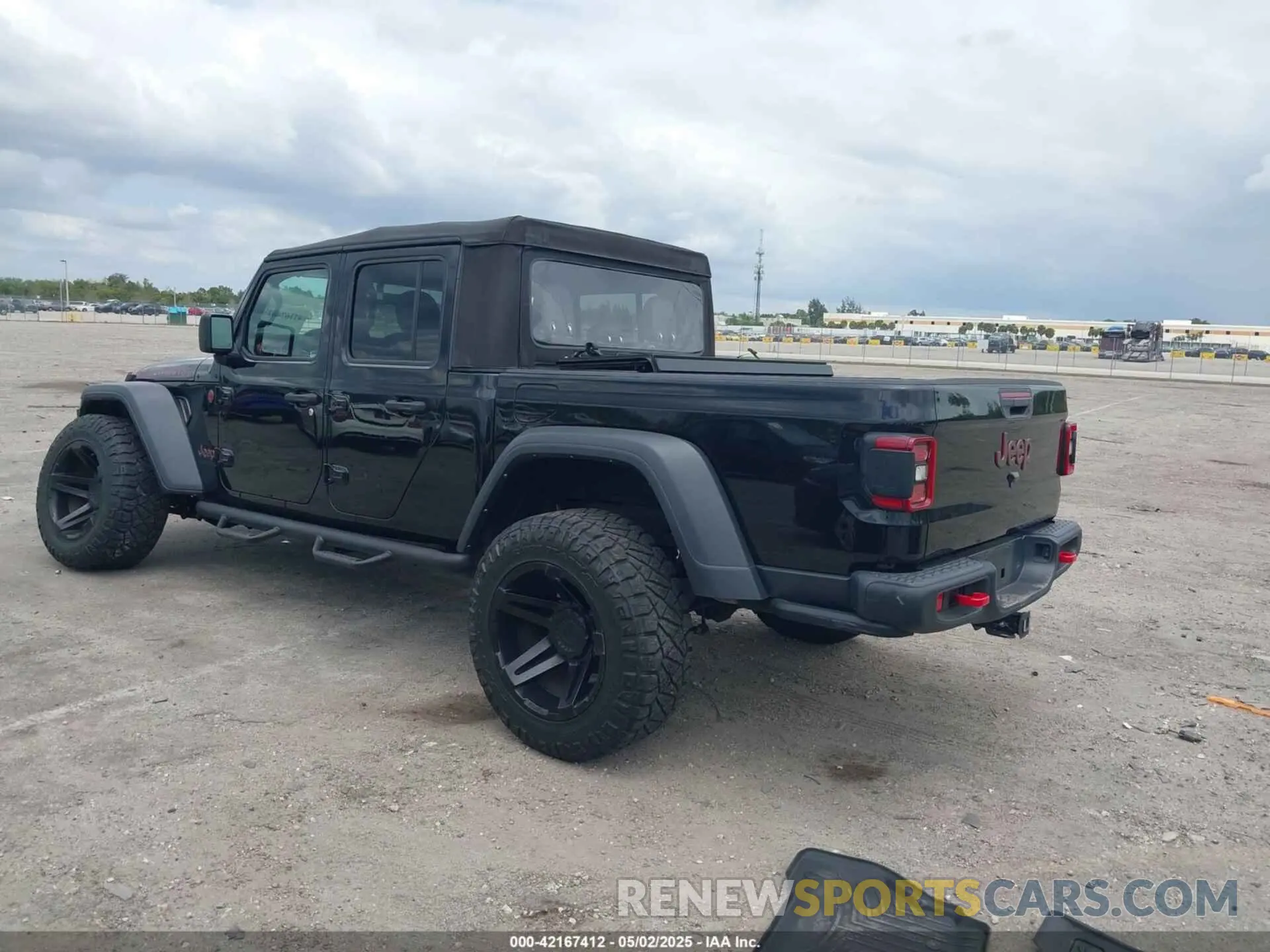3 Photograph of a damaged car 1C6JJTBG6ML622904 JEEP GLADIATOR 2021