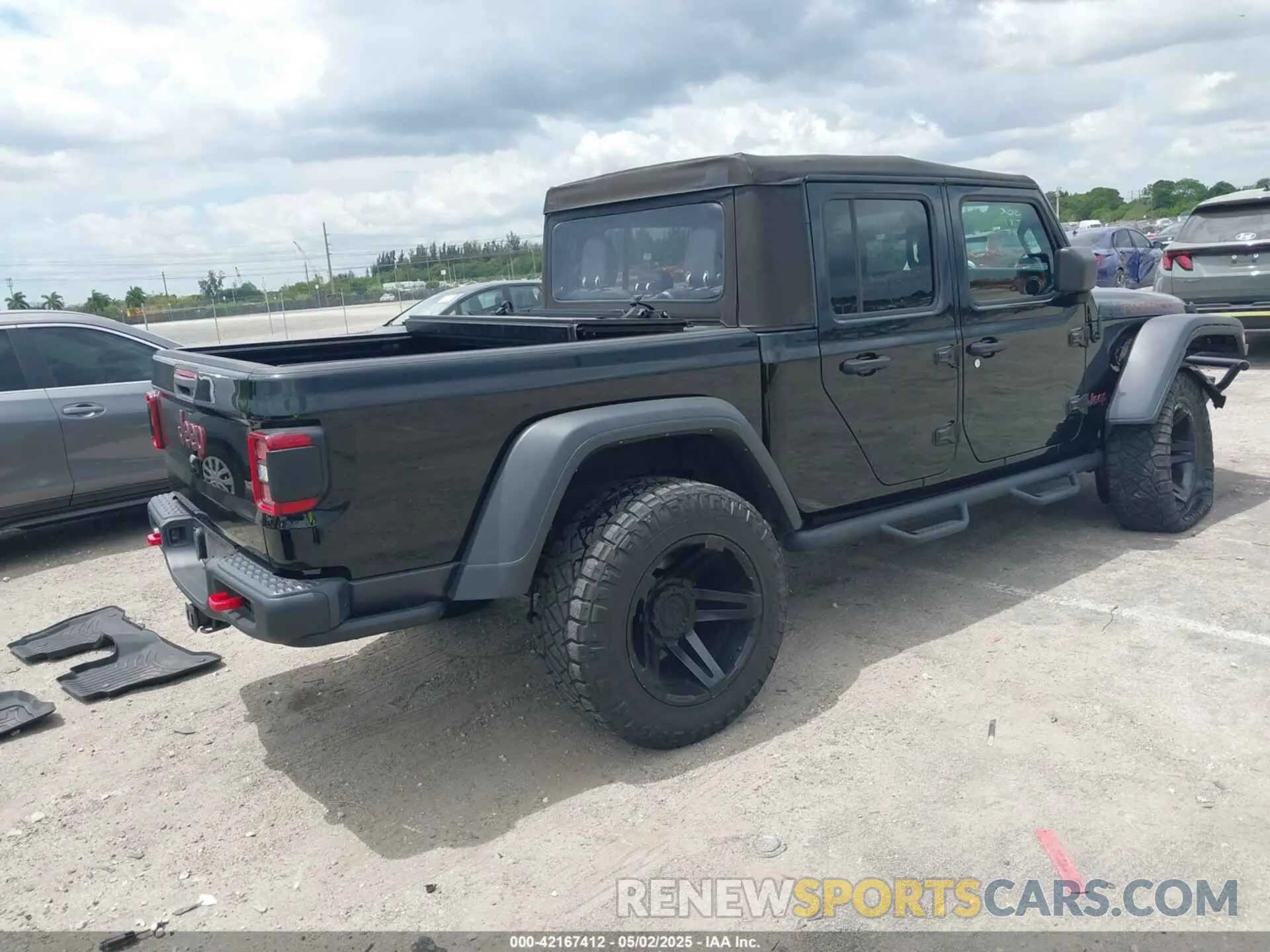 4 Photograph of a damaged car 1C6JJTBG6ML622904 JEEP GLADIATOR 2021