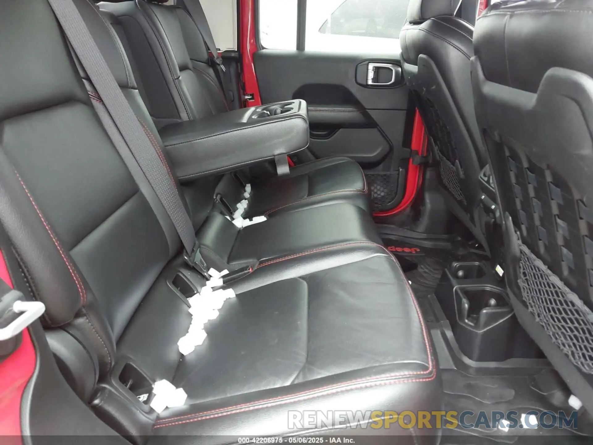 8 Photograph of a damaged car 1C6JJTBG9ML569289 JEEP GLADIATOR 2021