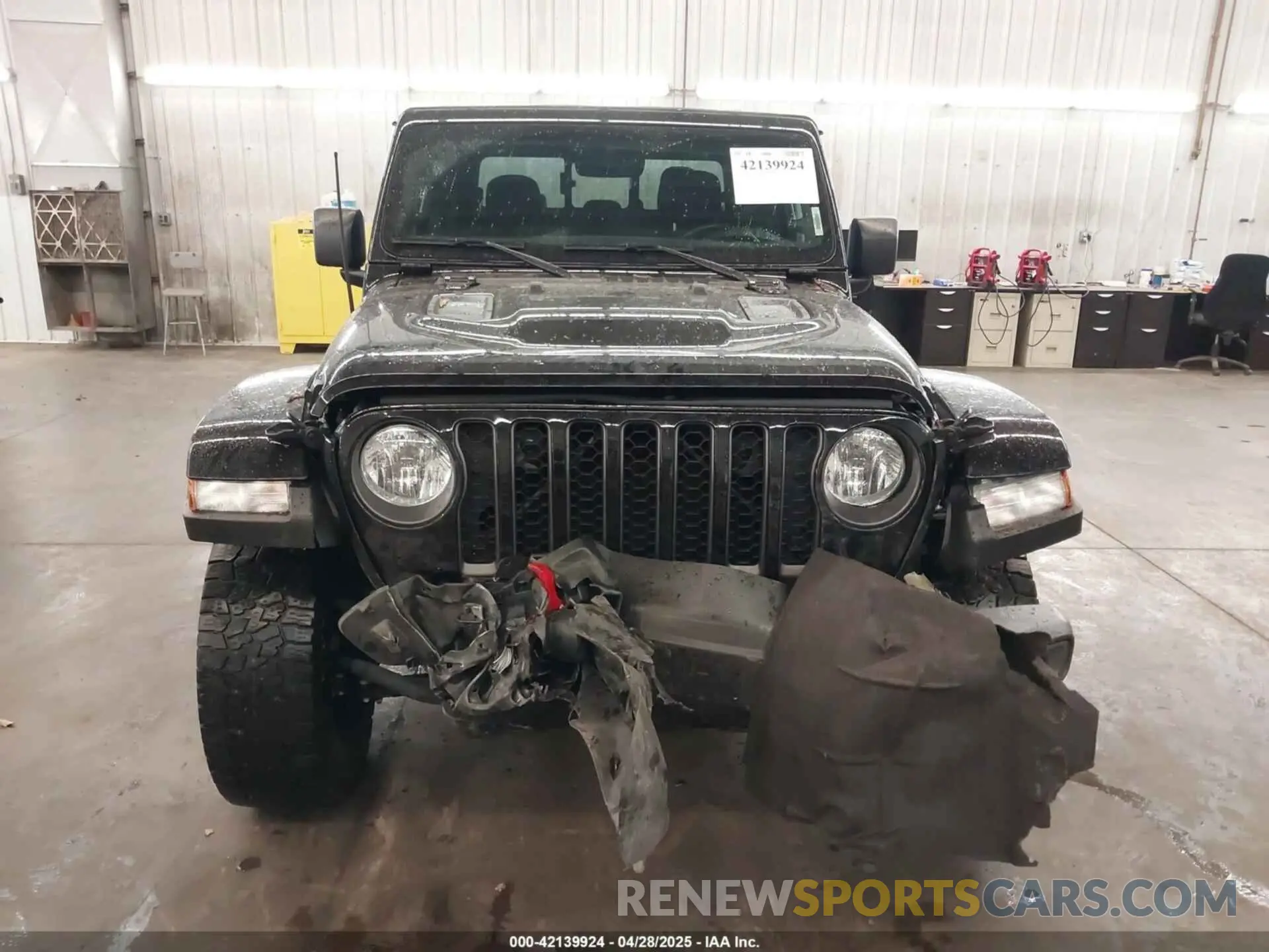 13 Photograph of a damaged car 1C6JJTBGXML529108 JEEP GLADIATOR 2021