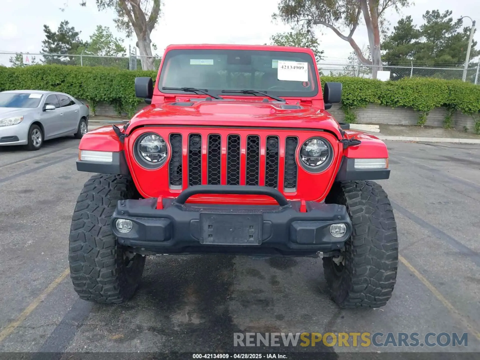 12 Photograph of a damaged car 1C6JJTBGXML572976 JEEP GLADIATOR 2021