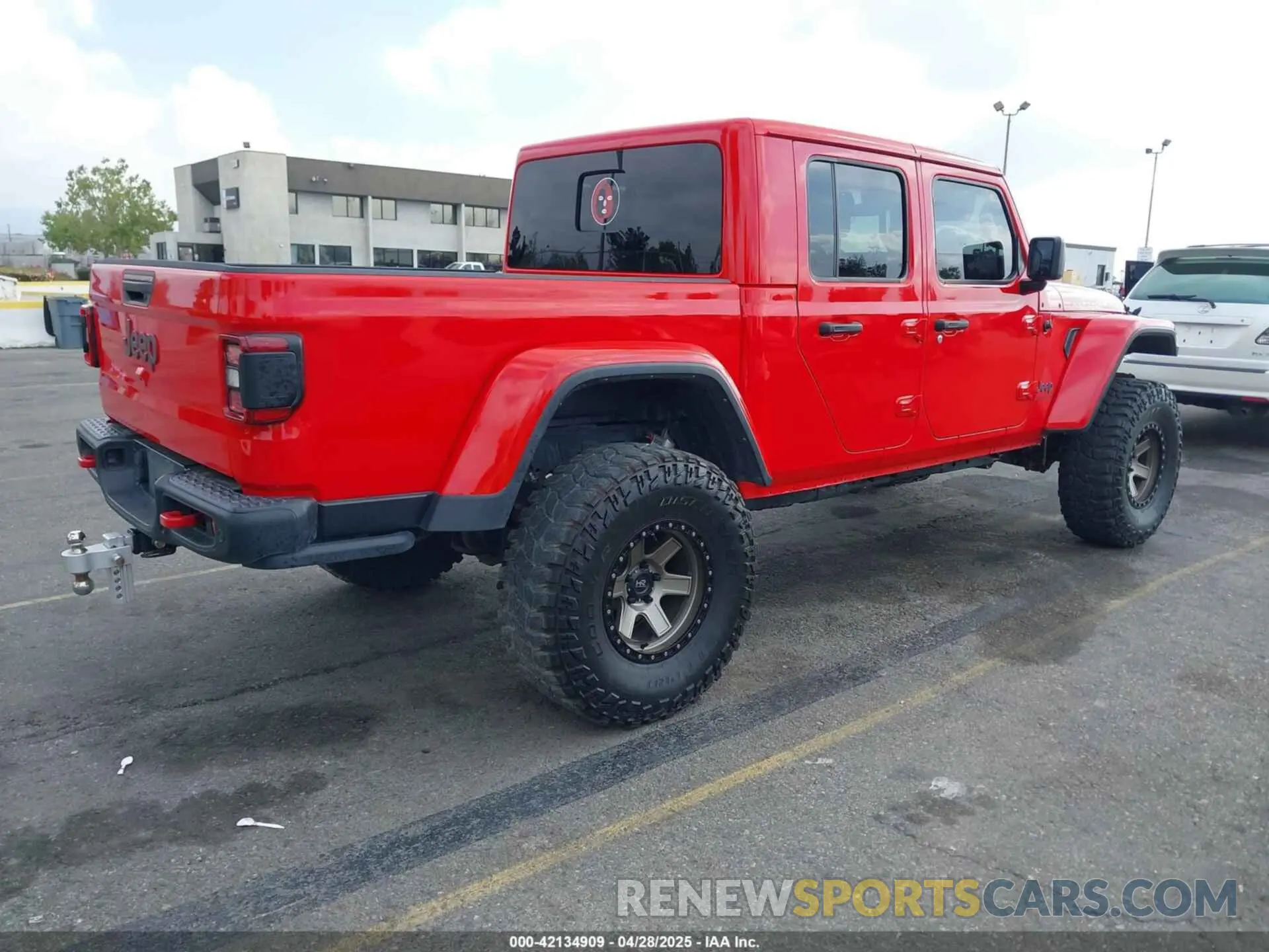 4 Photograph of a damaged car 1C6JJTBGXML572976 JEEP GLADIATOR 2021