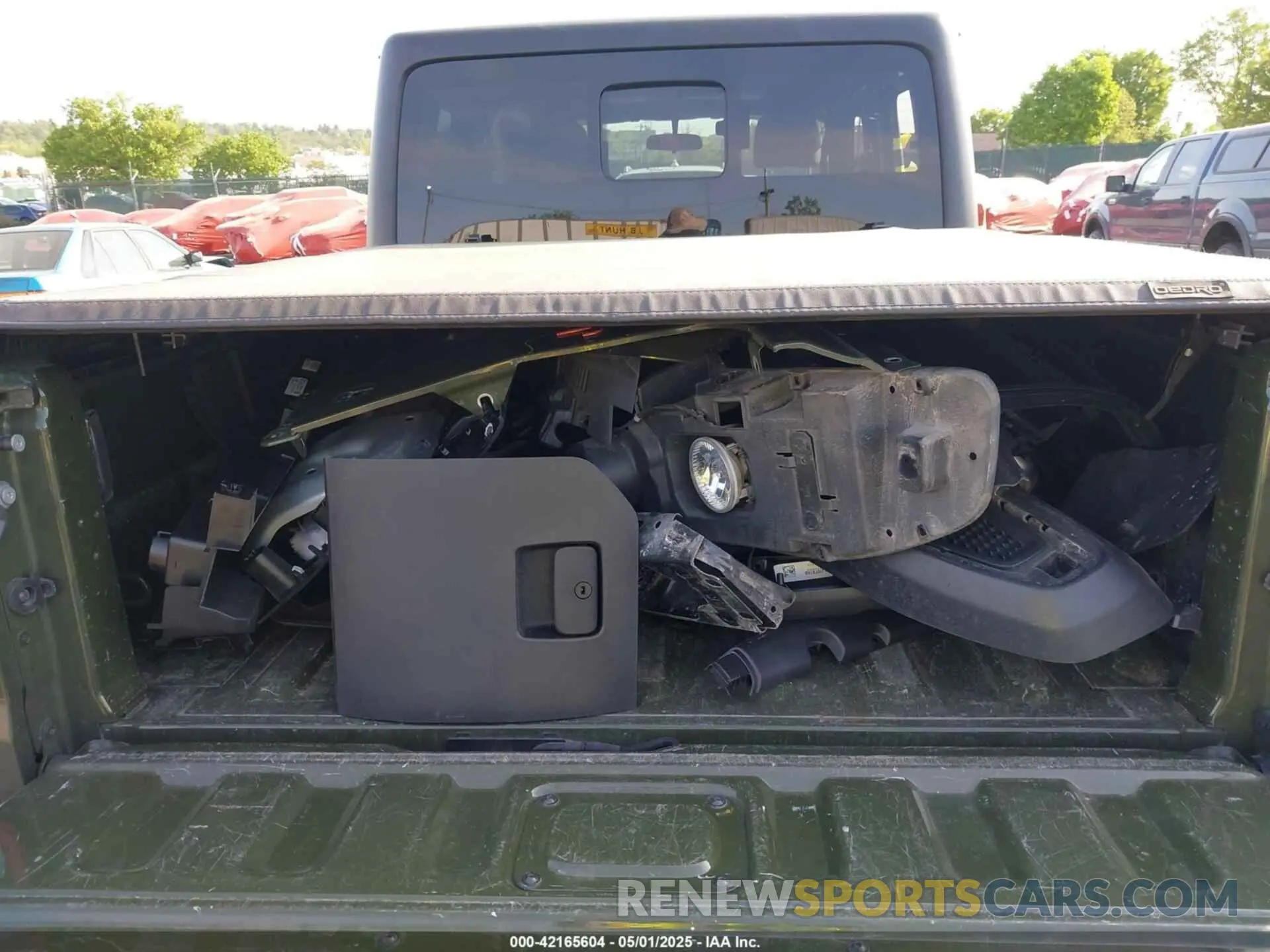 12 Photograph of a damaged car 1C6JJTEG2ML565676 JEEP GLADIATOR 2021