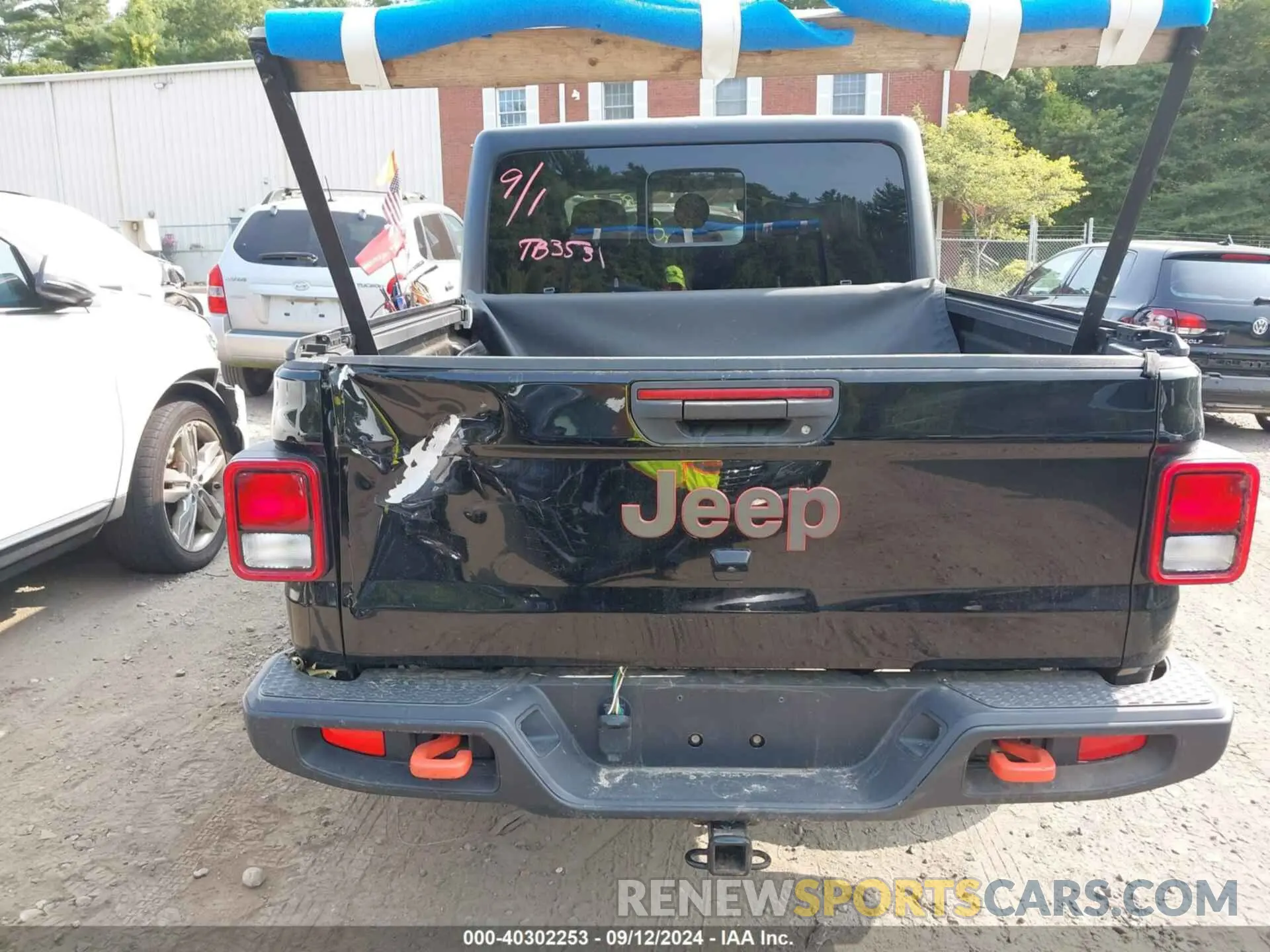 16 Photograph of a damaged car 1C6JJTEG9ML605638 JEEP GLADIATOR 2021