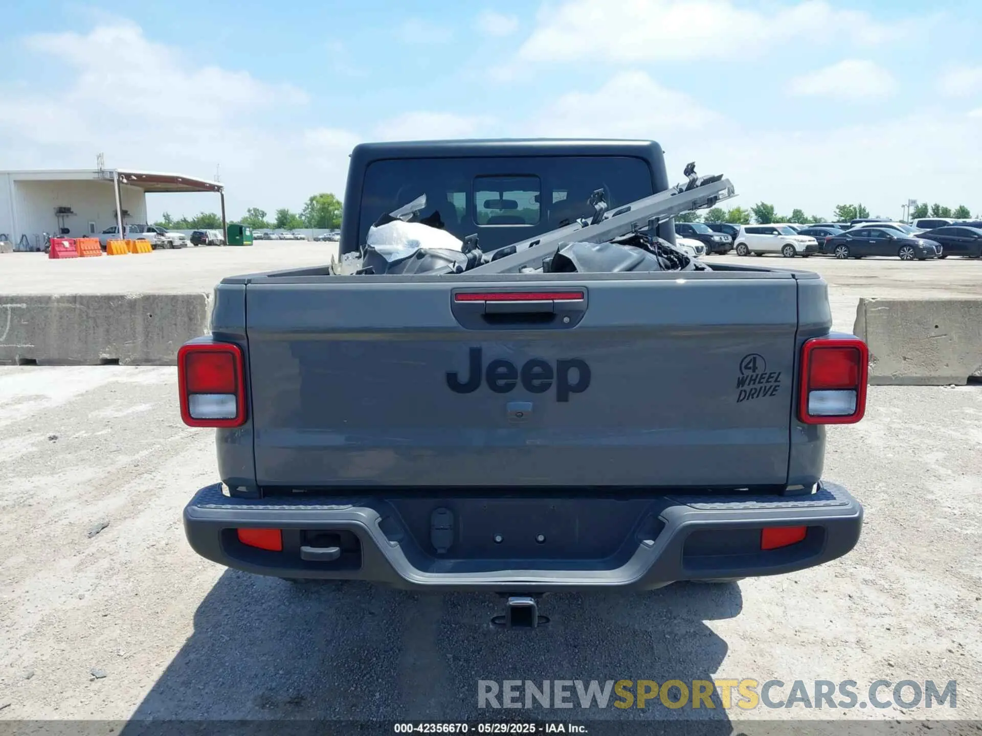 17 Photograph of a damaged car 1C6HJTAG2NL120294 JEEP GLADIATOR 2022
