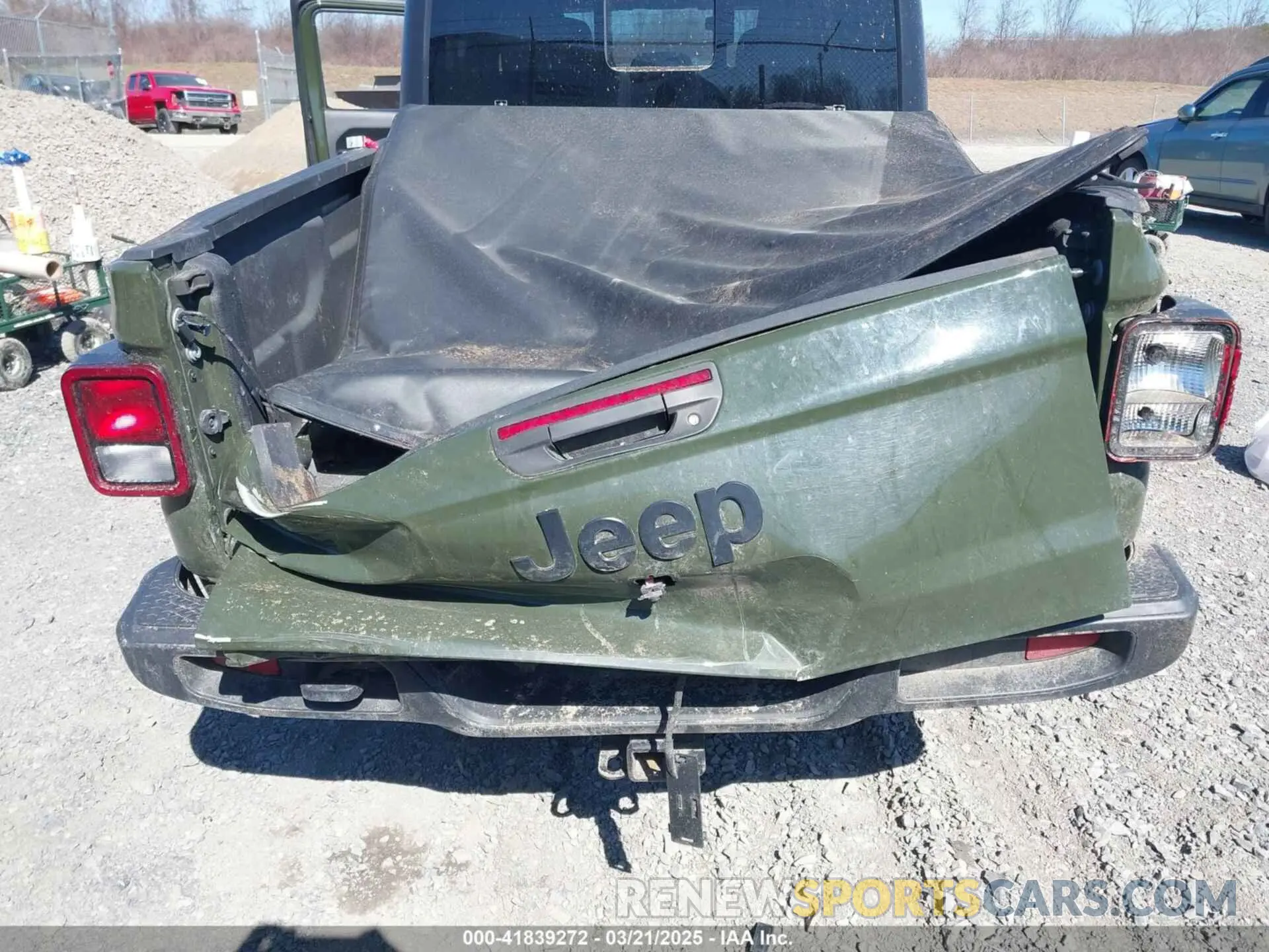 17 Photograph of a damaged car 1C6HJTAG4NL135833 JEEP GLADIATOR 2022