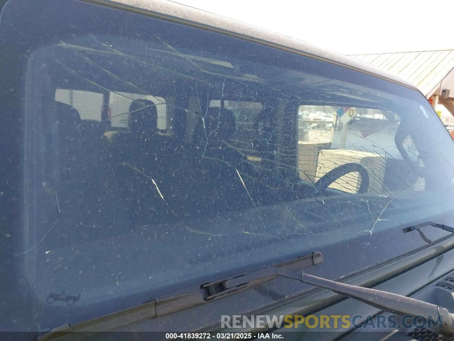 18 Photograph of a damaged car 1C6HJTAG4NL135833 JEEP GLADIATOR 2022