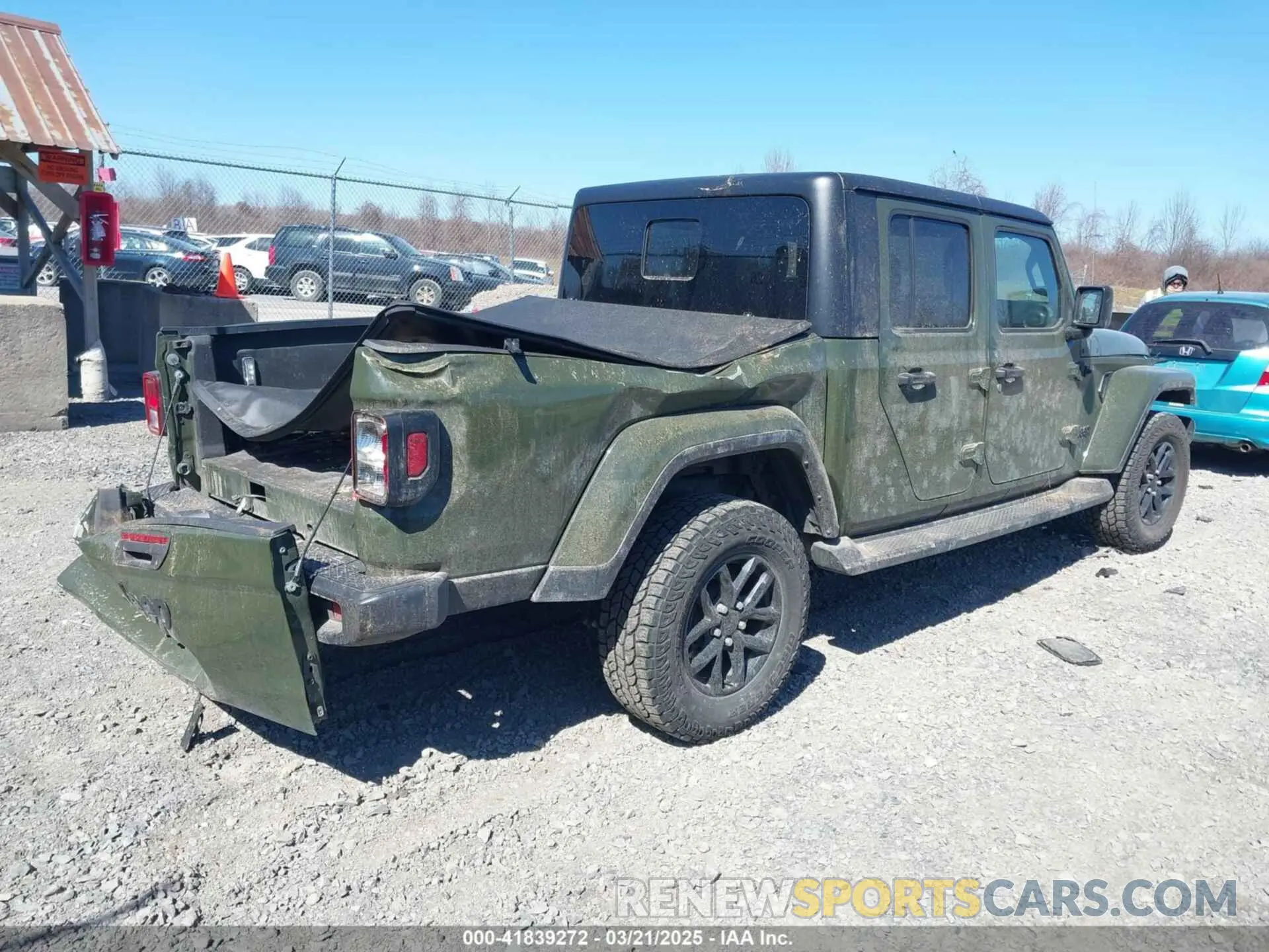 4 Photograph of a damaged car 1C6HJTAG4NL135833 JEEP GLADIATOR 2022