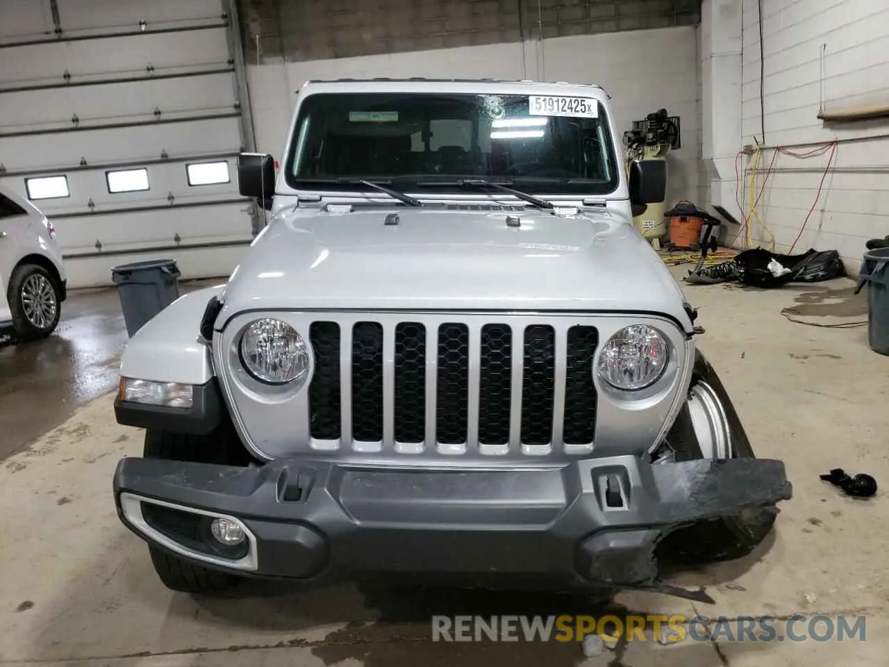 5 Photograph of a damaged car 1C6HJTAG5NL117583 JEEP GLADIATOR 2022