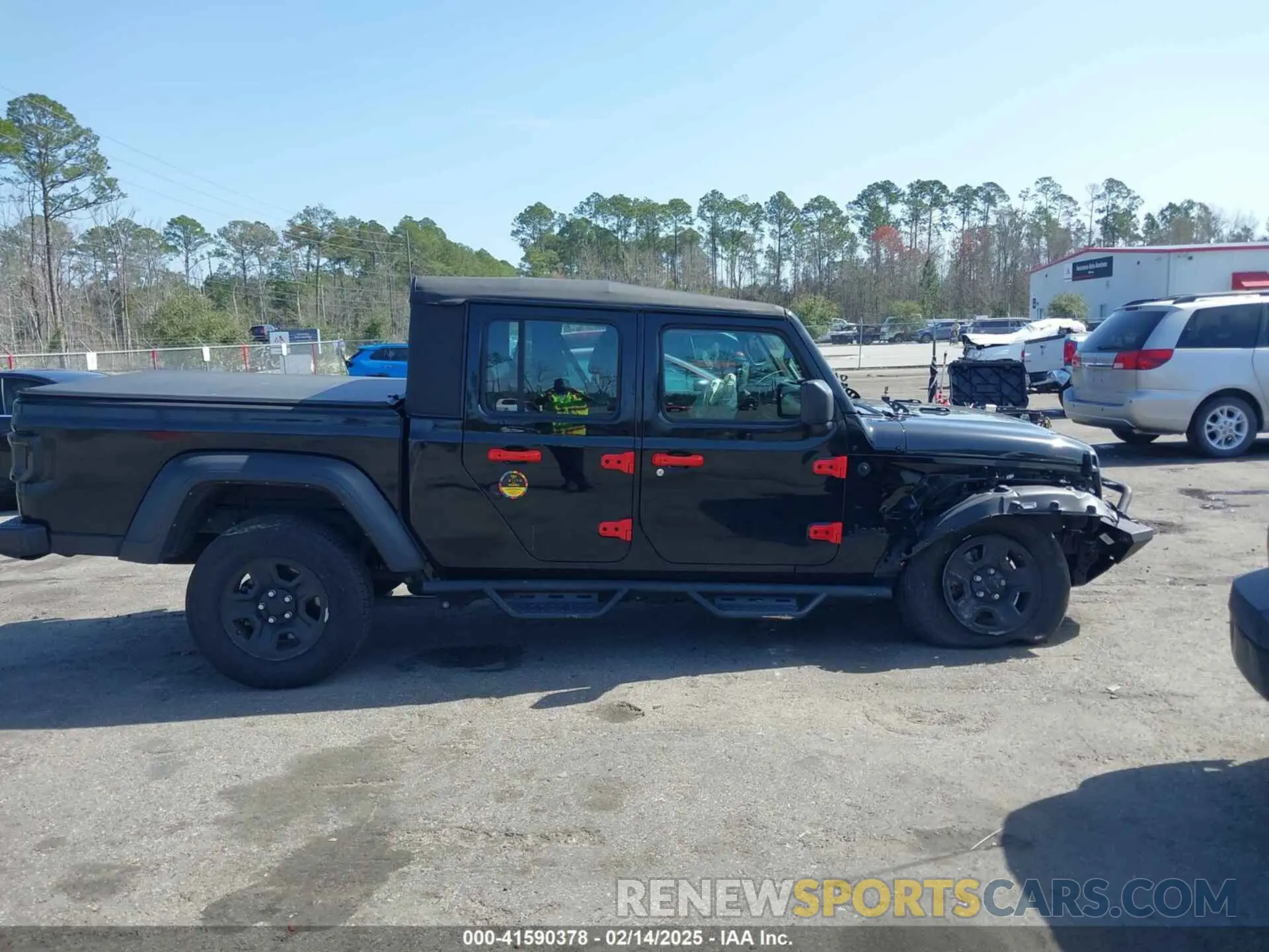 13 Photograph of a damaged car 1C6HJTAGXNL101704 JEEP GLADIATOR 2022