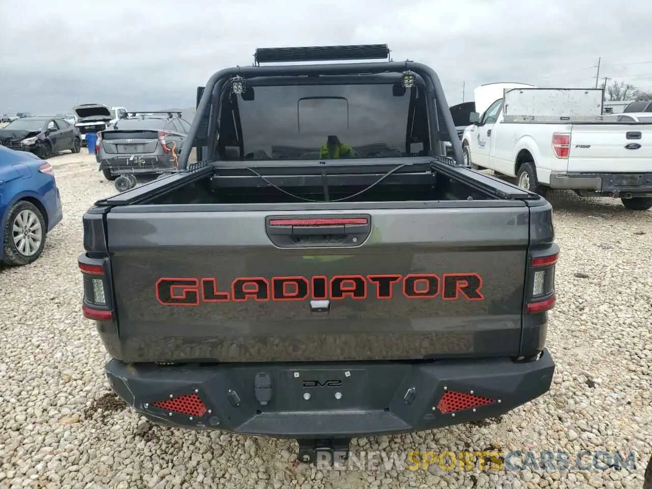 6 Photograph of a damaged car 1C6HJTAGXNL126523 JEEP GLADIATOR 2022