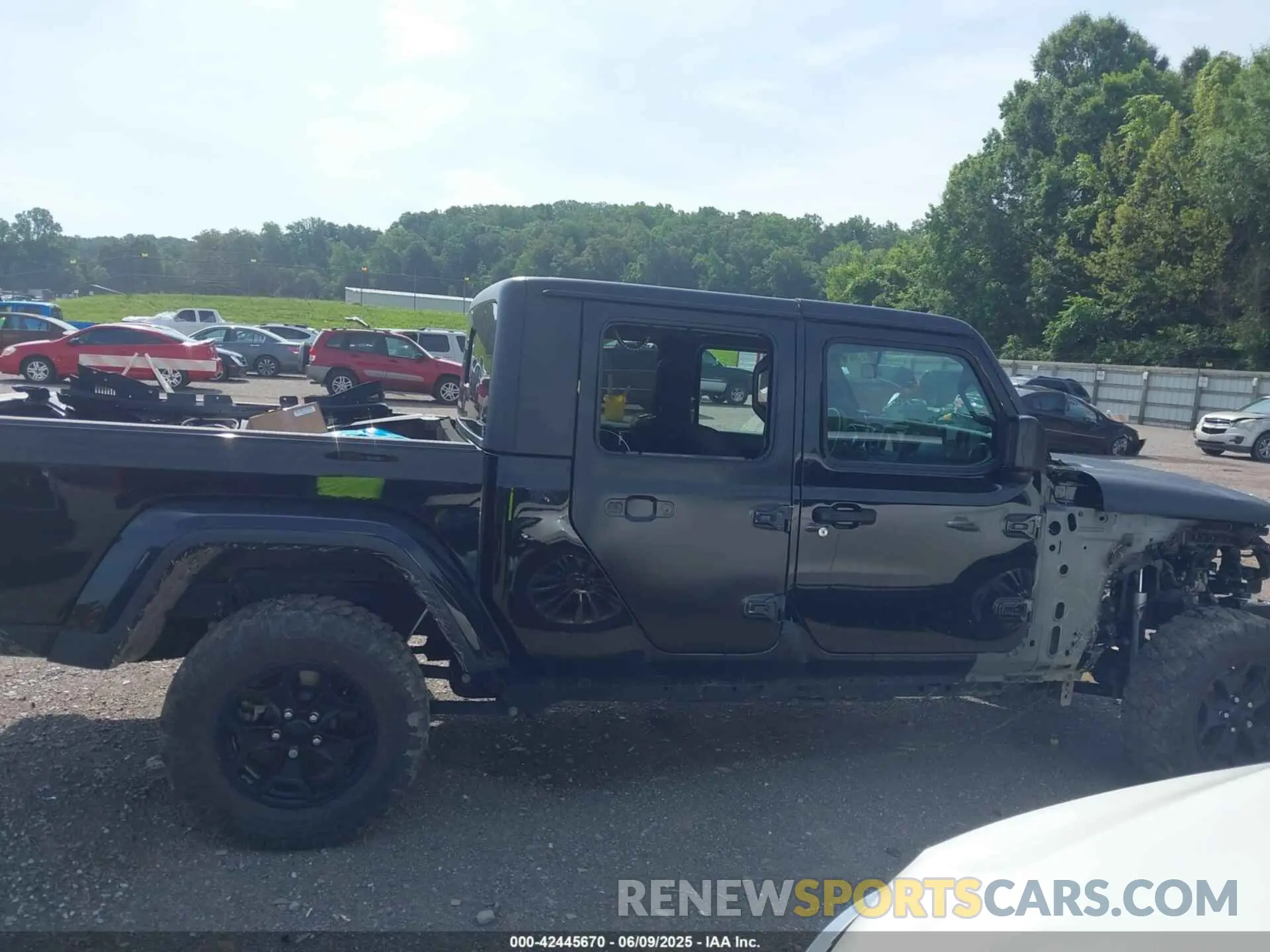 14 Photograph of a damaged car 1C6HJTAGXNL177374 JEEP GLADIATOR 2022