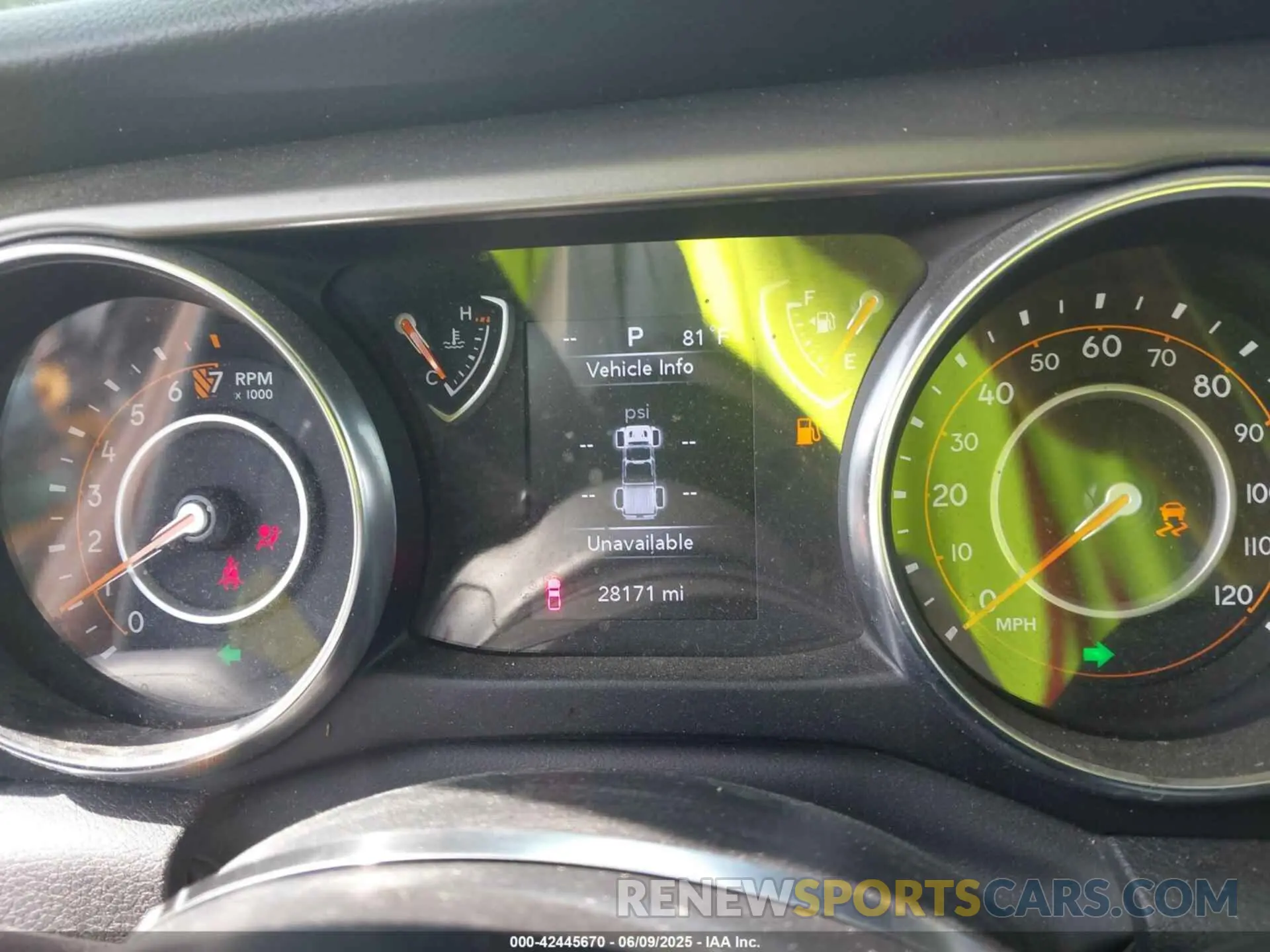 16 Photograph of a damaged car 1C6HJTAGXNL177374 JEEP GLADIATOR 2022