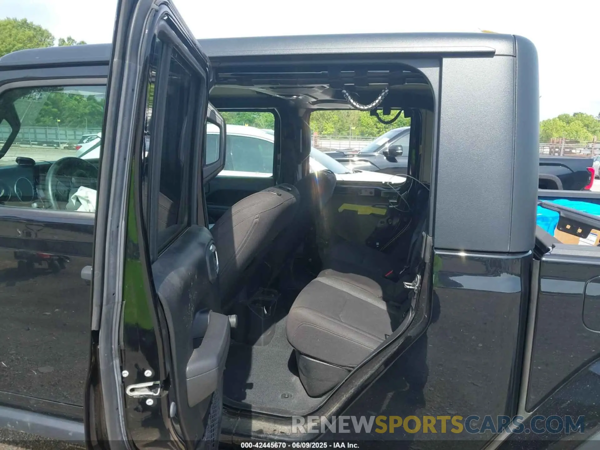 8 Photograph of a damaged car 1C6HJTAGXNL177374 JEEP GLADIATOR 2022
