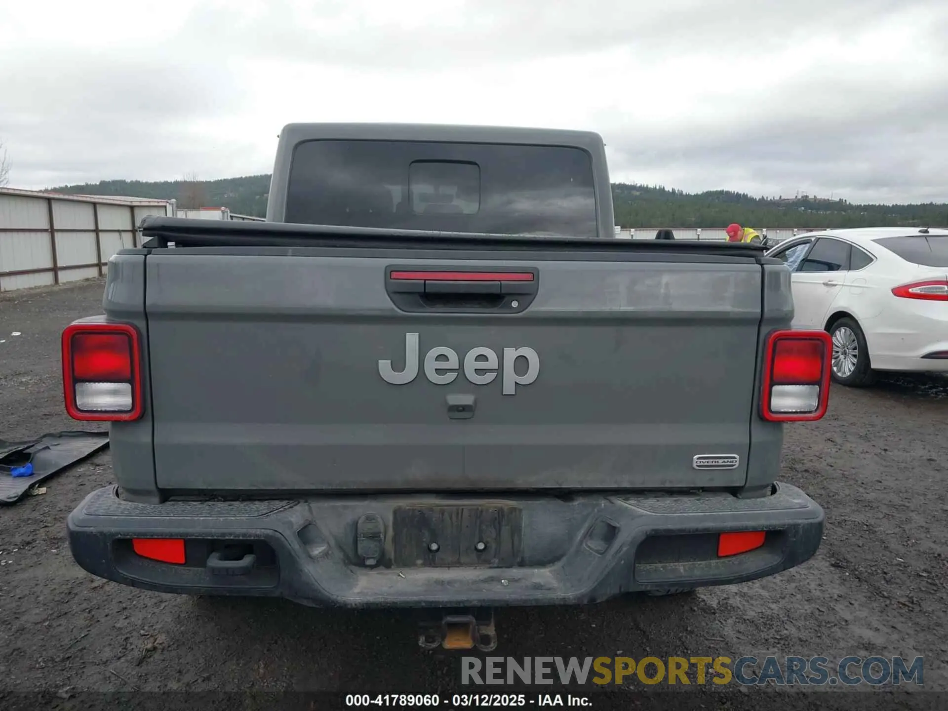 17 Photograph of a damaged car 1C6HJTFG4NL131029 JEEP GLADIATOR 2022