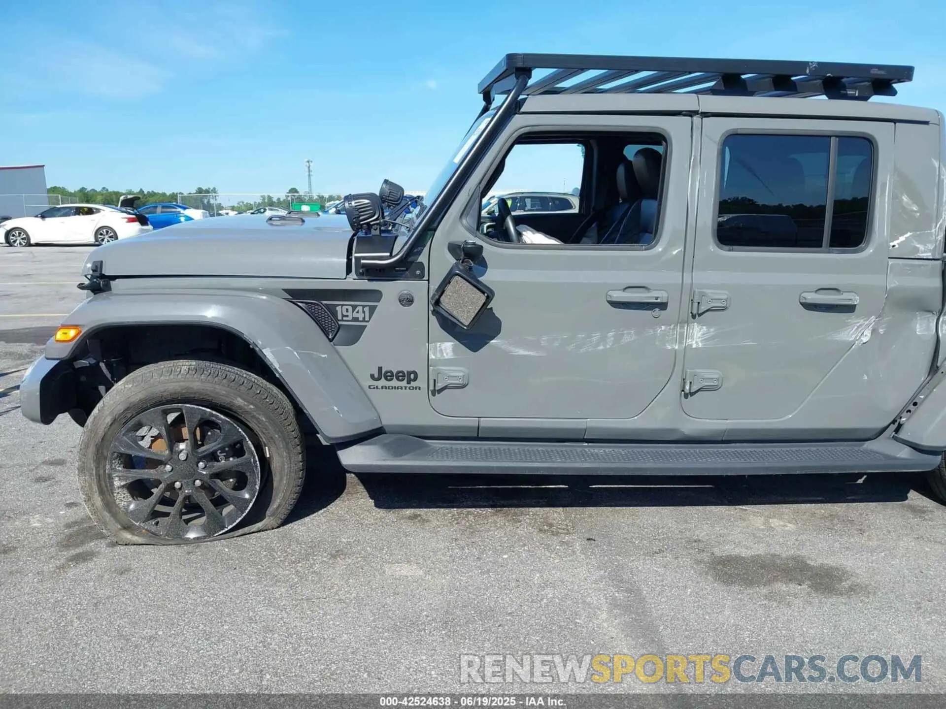 21 Photograph of a damaged car 1C6HJTFG6NL152173 JEEP GLADIATOR 2022