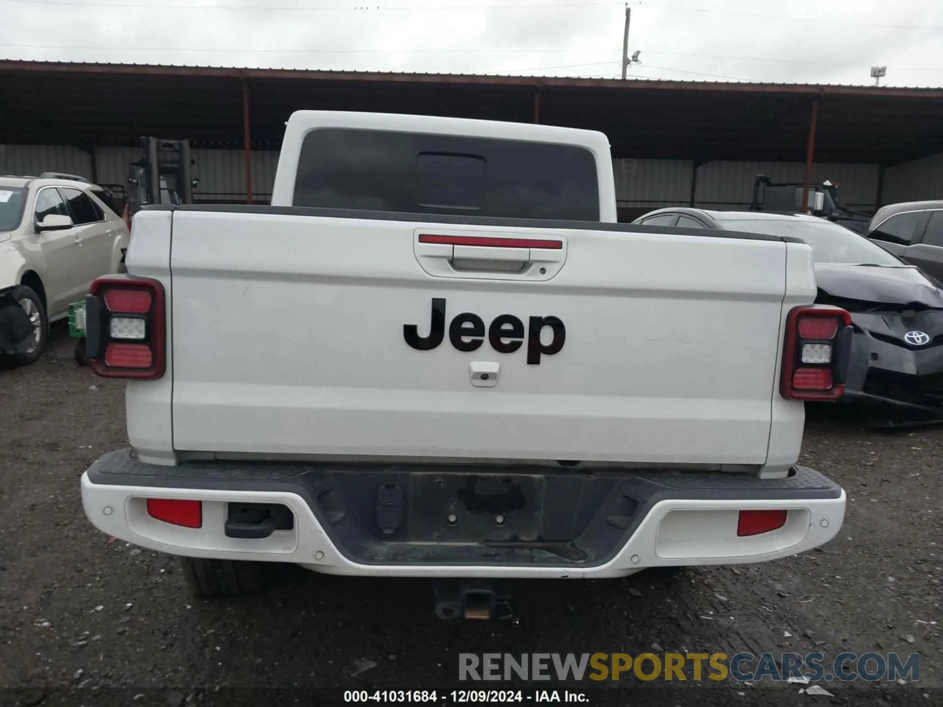 16 Photograph of a damaged car 1C6HJTFG7NL105864 JEEP GLADIATOR 2022
