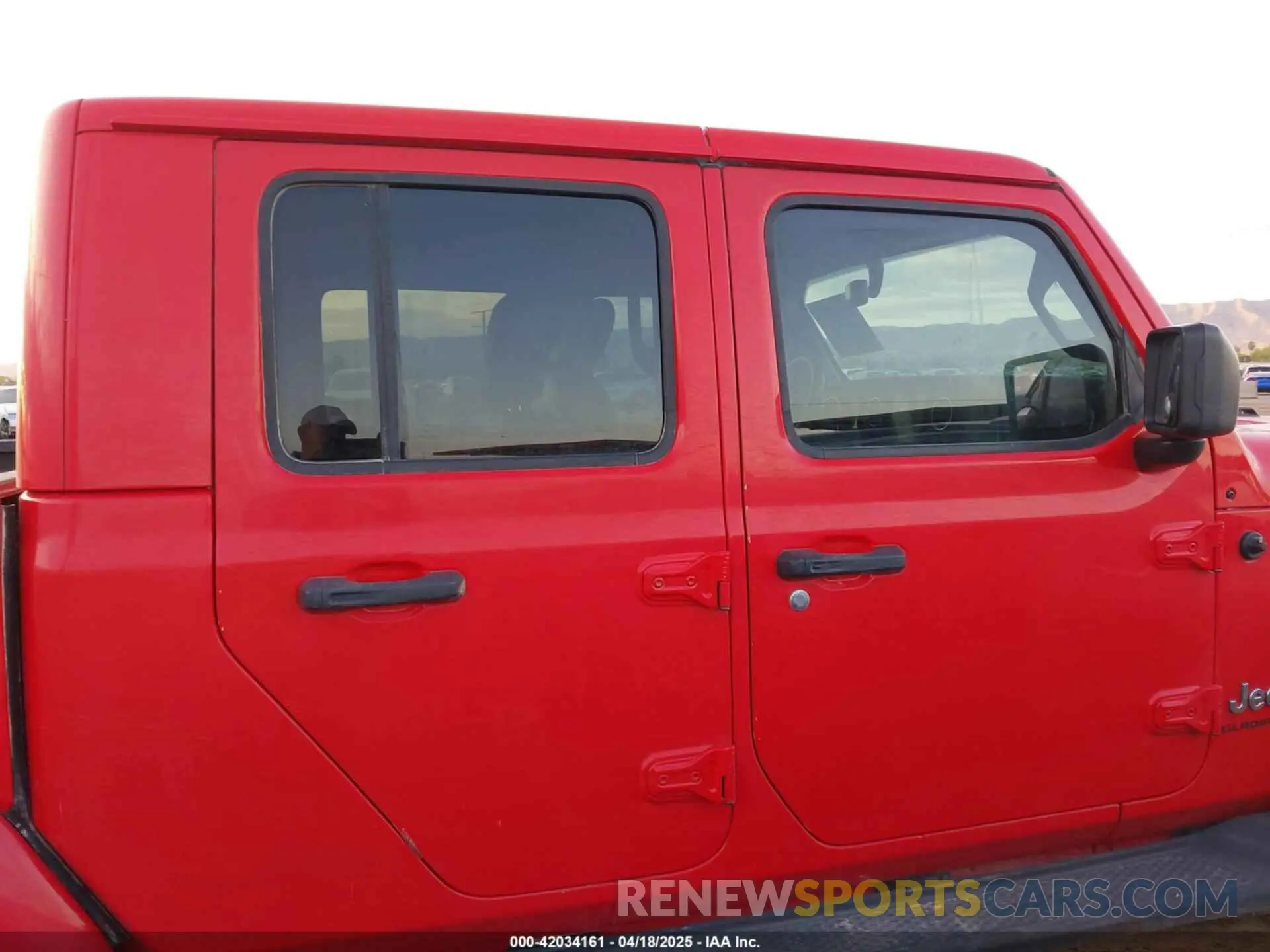 13 Photograph of a damaged car 1C6HJTFGXNL182440 JEEP GLADIATOR 2022
