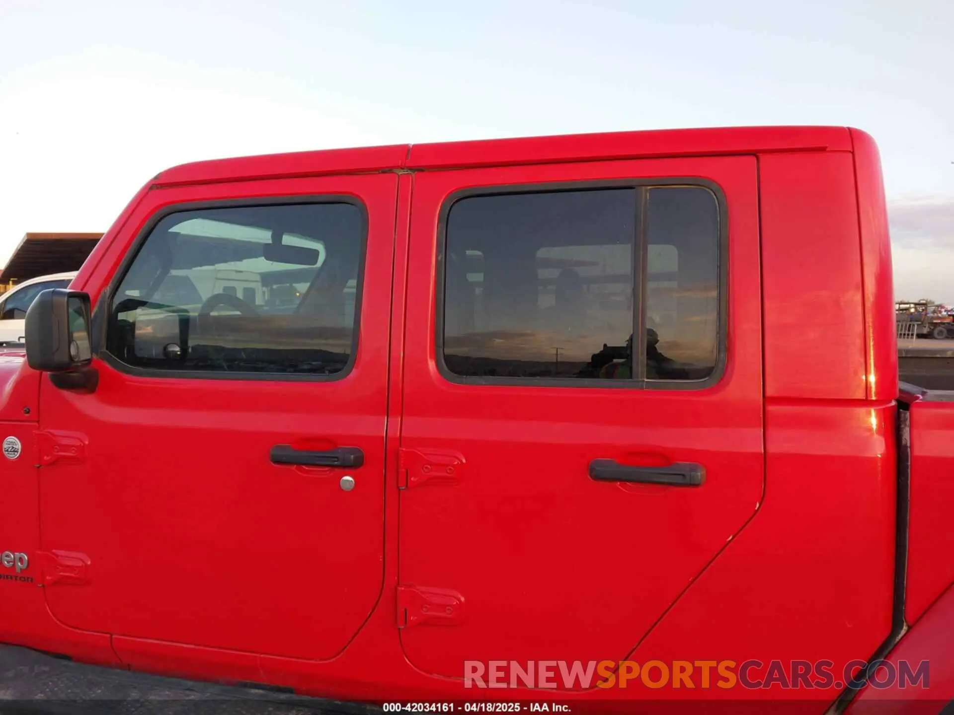 14 Photograph of a damaged car 1C6HJTFGXNL182440 JEEP GLADIATOR 2022
