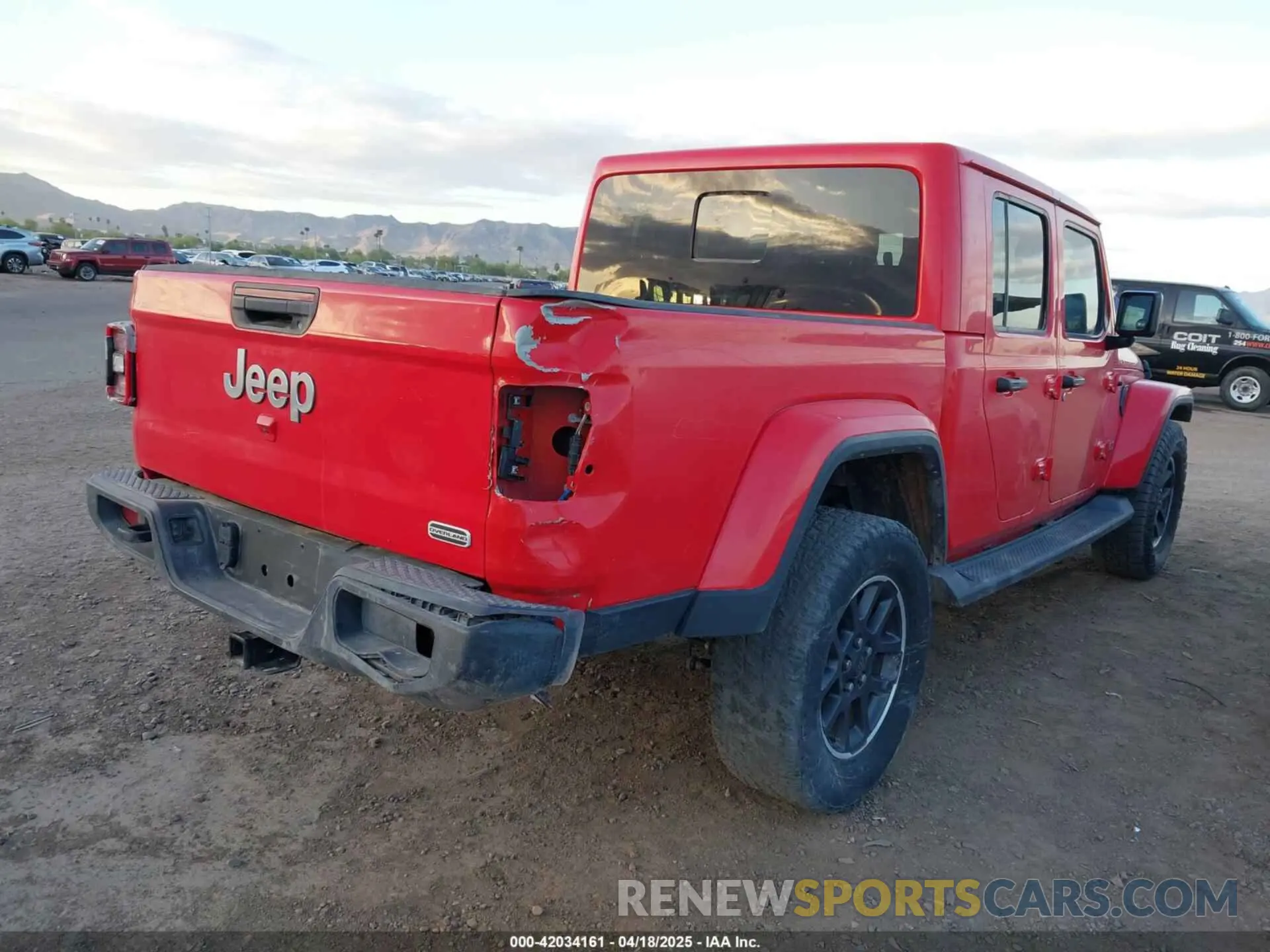 17 Photograph of a damaged car 1C6HJTFGXNL182440 JEEP GLADIATOR 2022