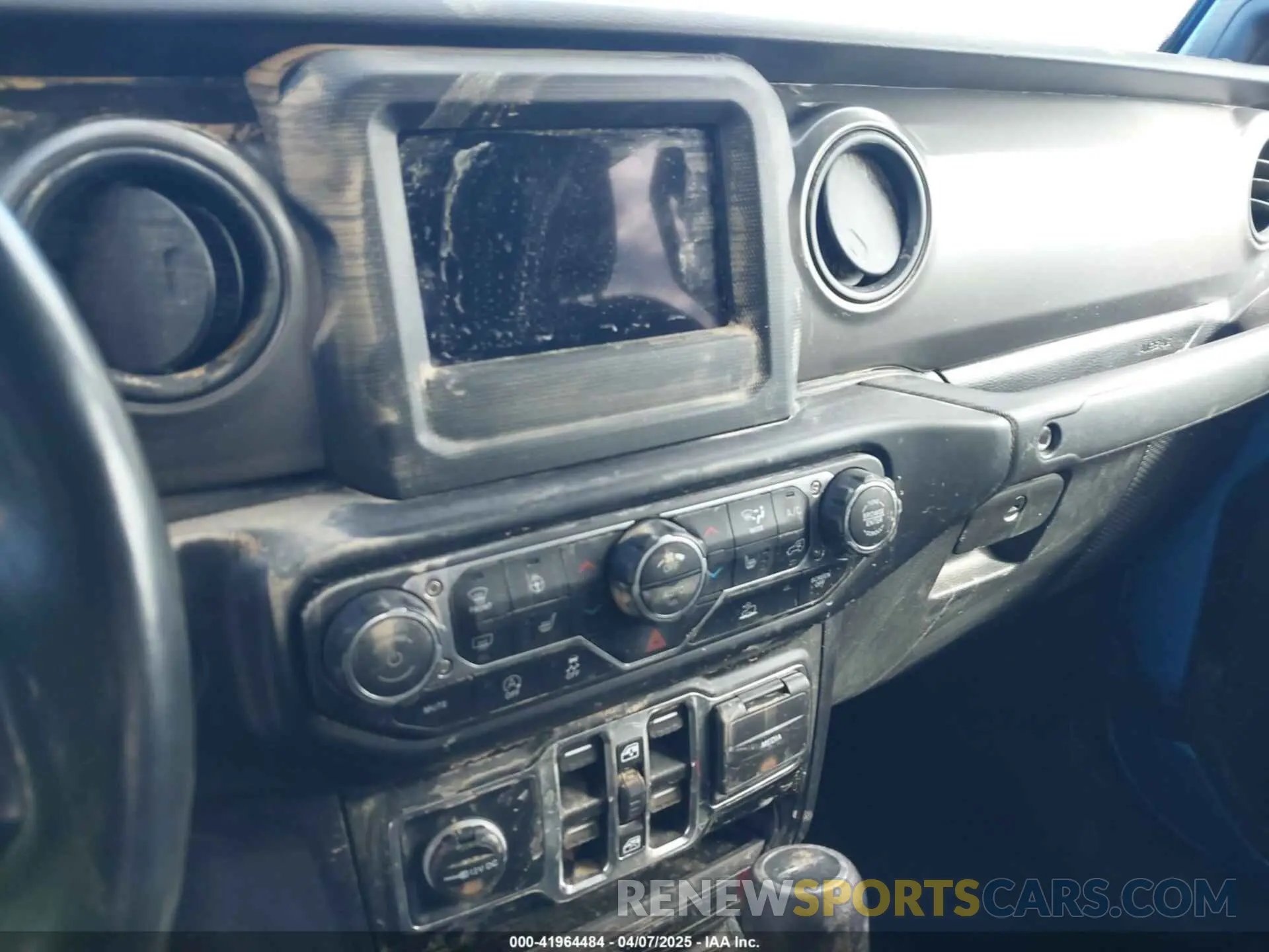 13 Photograph of a damaged car 1C6JJTAM4NL130350 JEEP GLADIATOR 2022