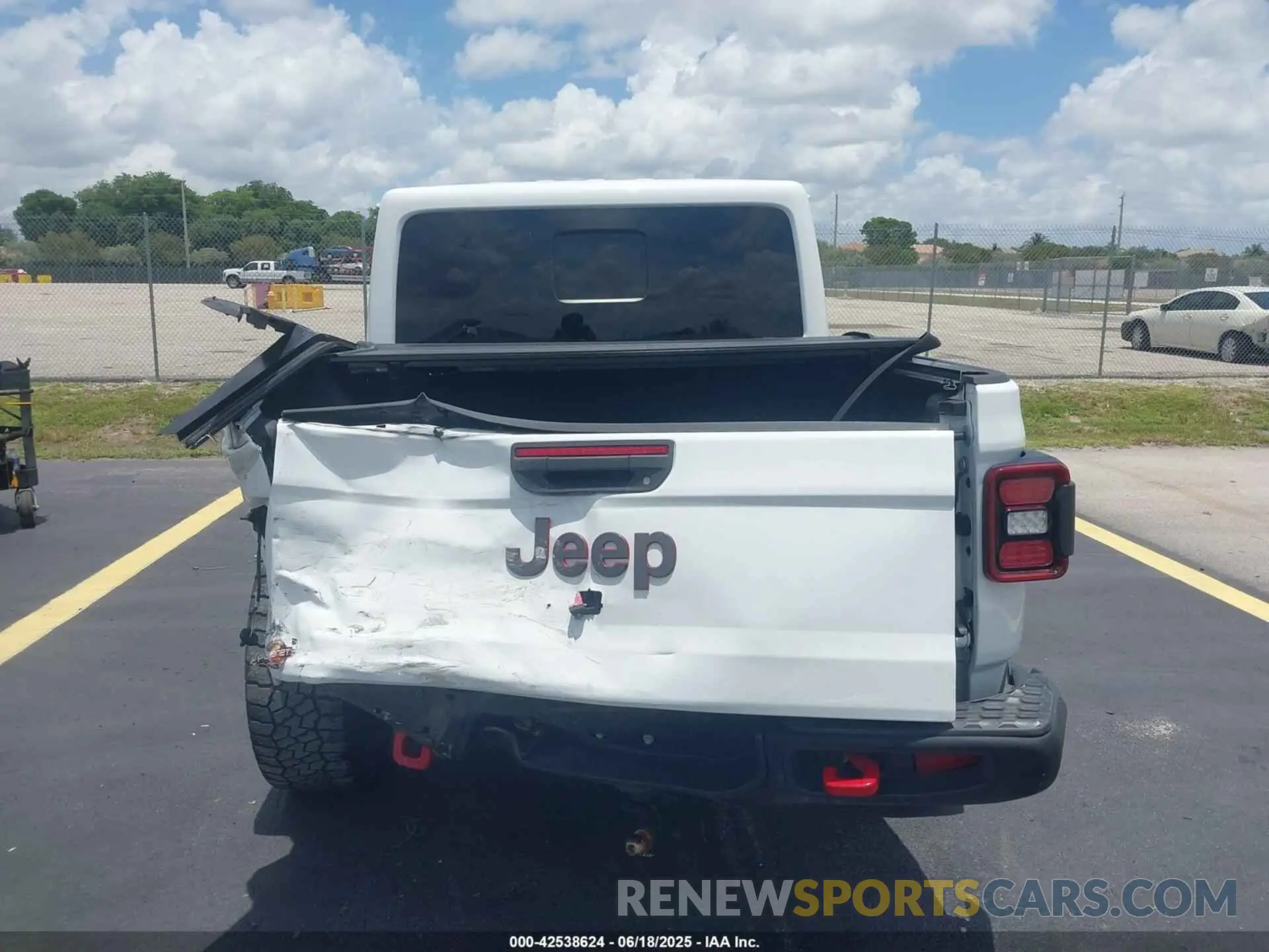 16 Photograph of a damaged car 1C6JJTBG3NL118666 JEEP GLADIATOR 2022