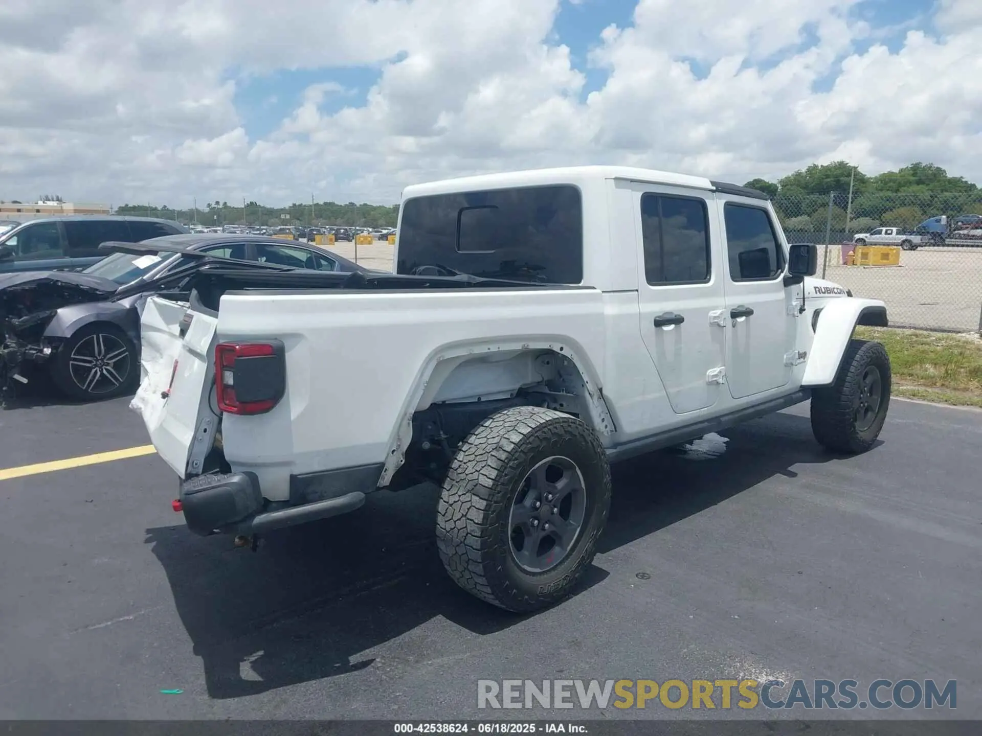 4 Photograph of a damaged car 1C6JJTBG3NL118666 JEEP GLADIATOR 2022