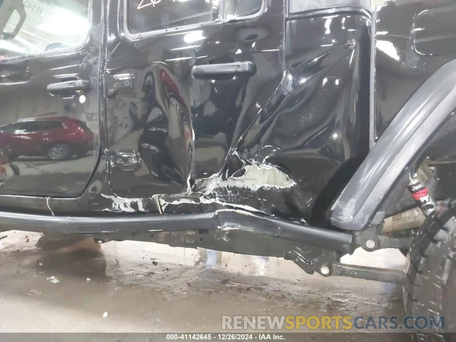 17 Photograph of a damaged car 1C6JJTBGXNL112413 JEEP GLADIATOR 2022