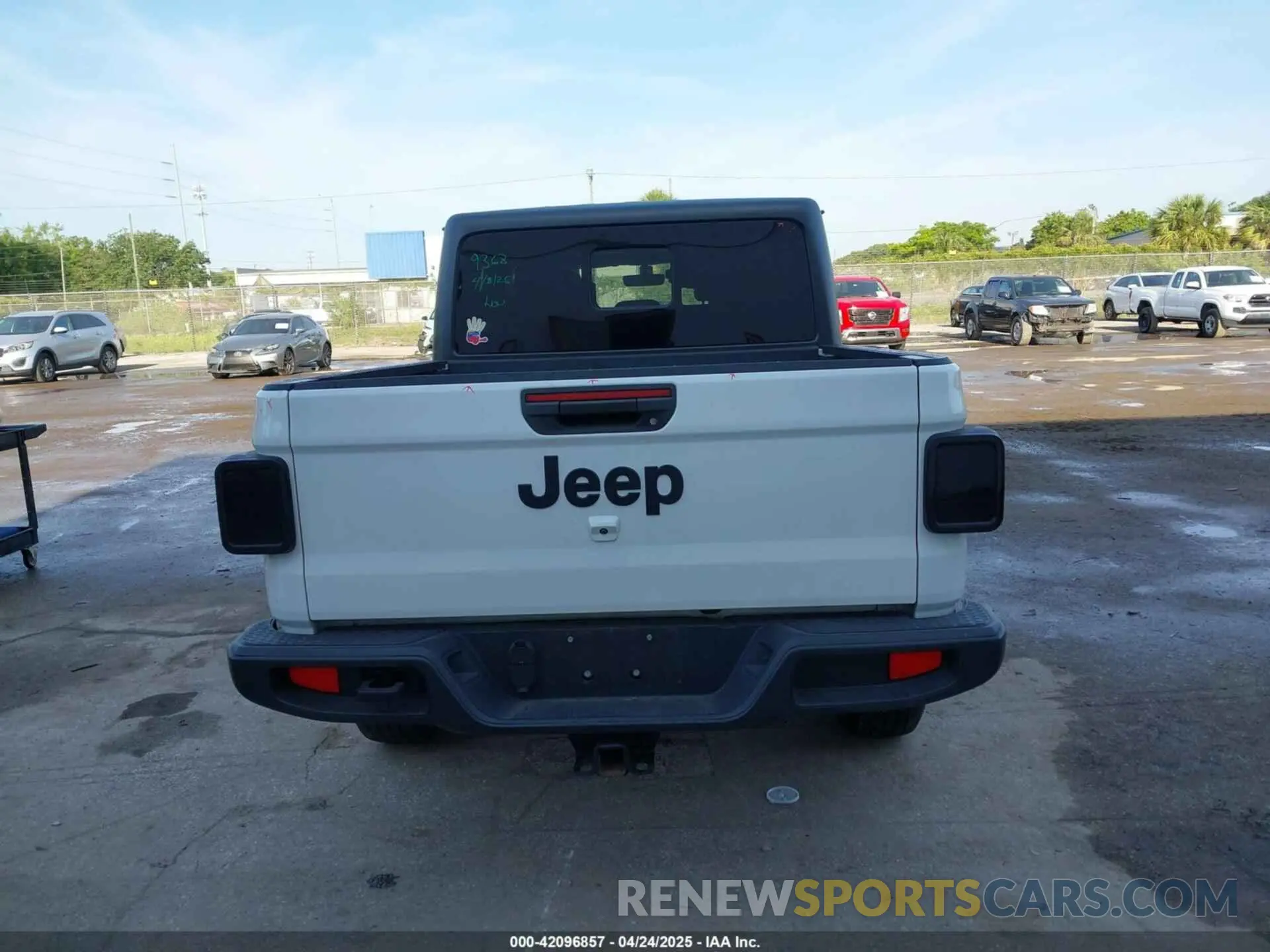 16 Photograph of a damaged car 1C6HJTAG2PL504790 JEEP GLADIATOR 2023