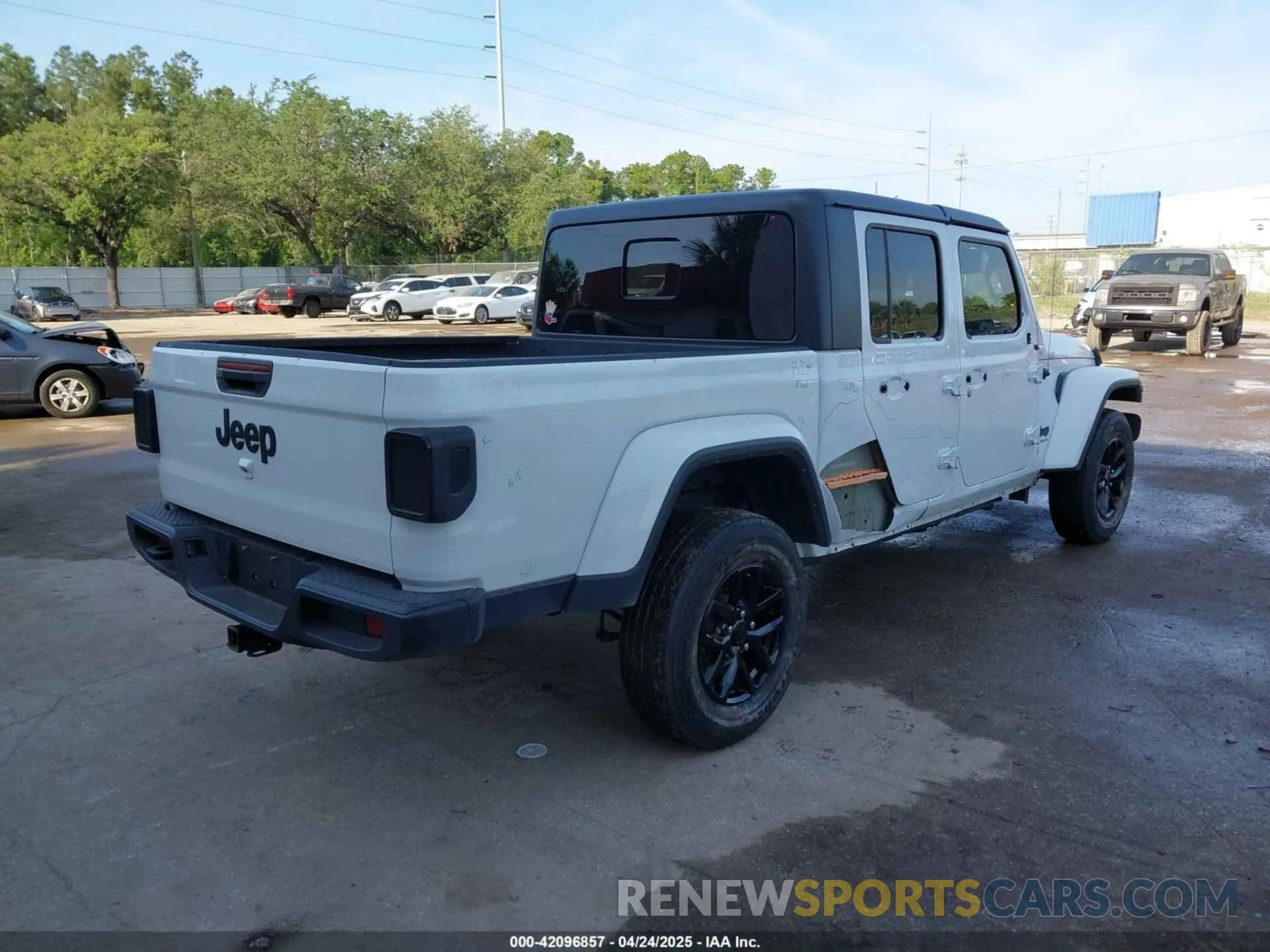 4 Photograph of a damaged car 1C6HJTAG2PL504790 JEEP GLADIATOR 2023