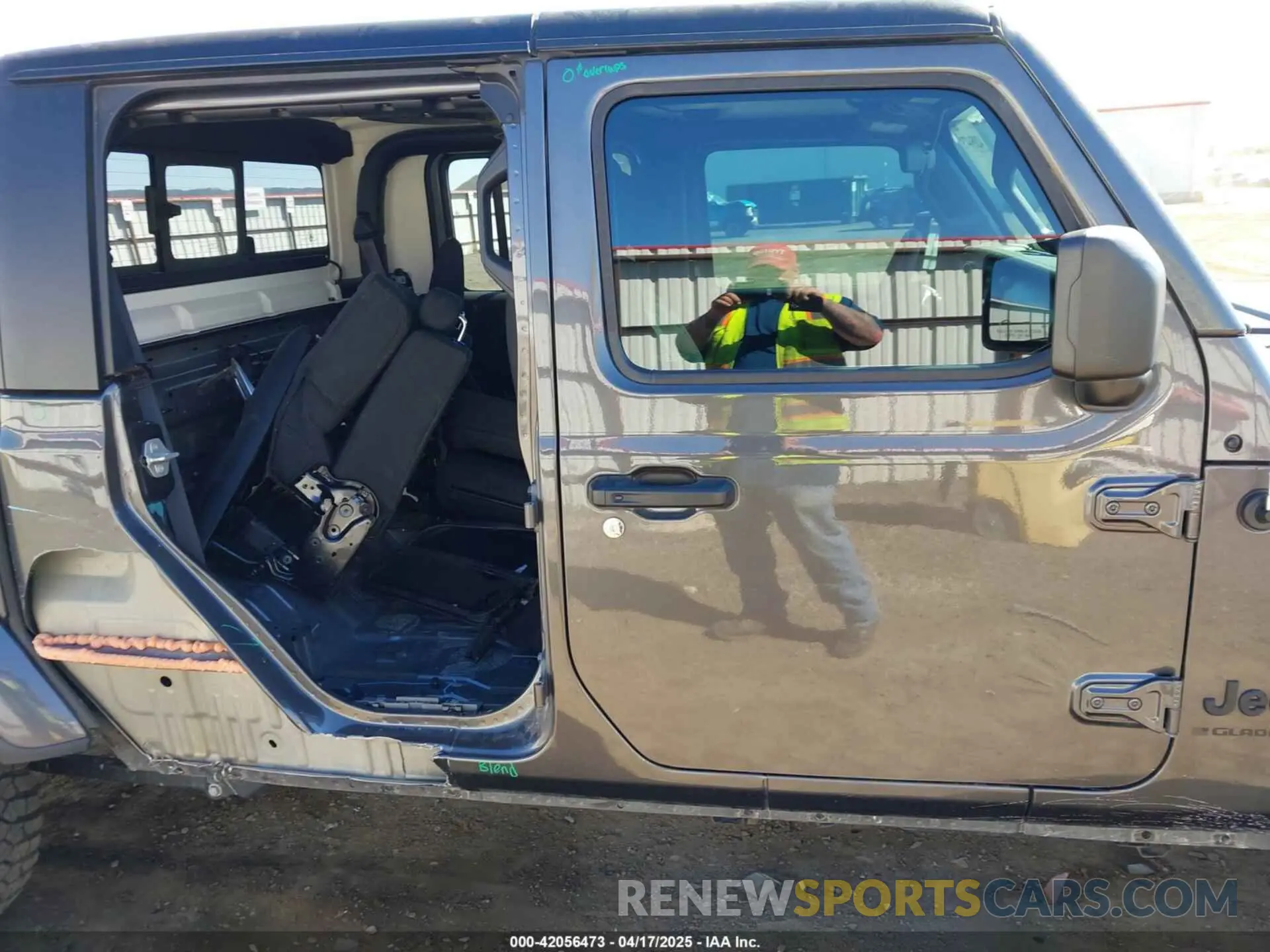 13 Фотография поврежденного автомобиля 1C6HJTAG2PL575276 JEEP GLADIATOR 2023