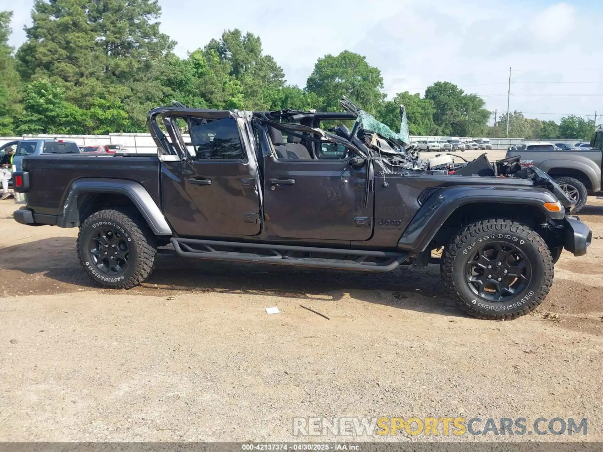 17 Photograph of a damaged car 1C6HJTAG7PL567710 JEEP GLADIATOR 2023