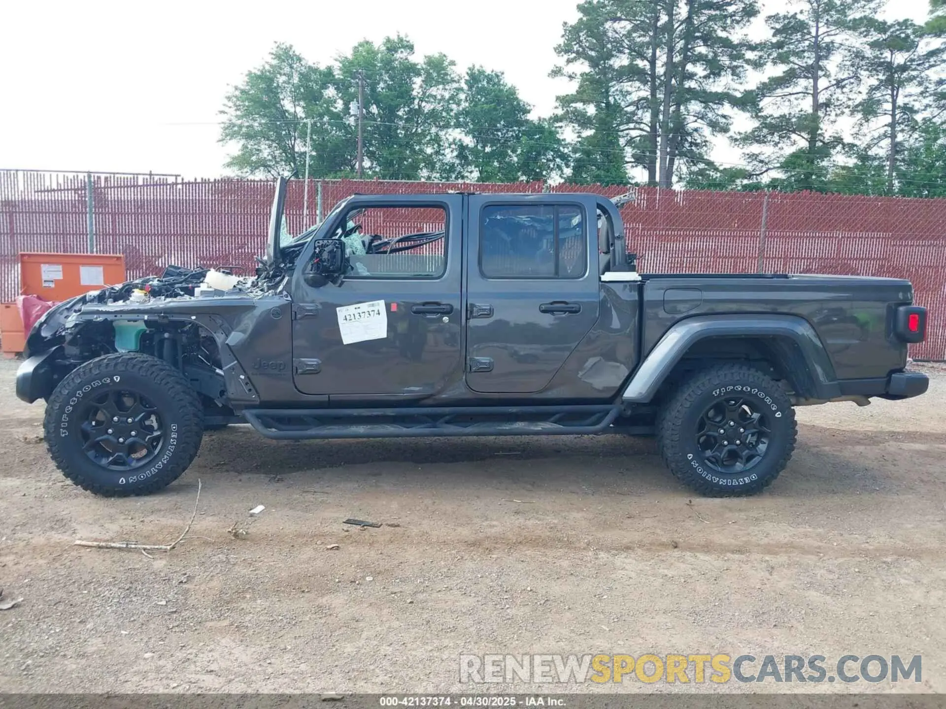 18 Photograph of a damaged car 1C6HJTAG7PL567710 JEEP GLADIATOR 2023