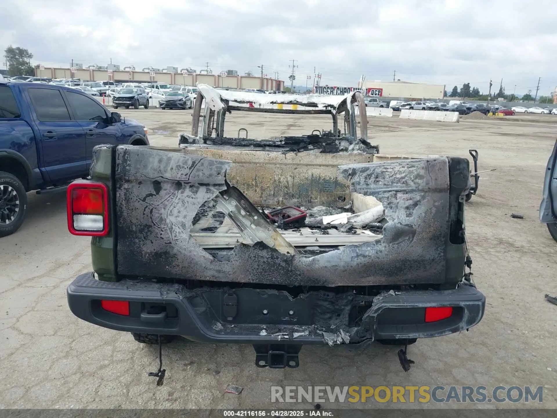 15 Photograph of a damaged car 1C6HJTAG7PL582515 JEEP GLADIATOR 2023