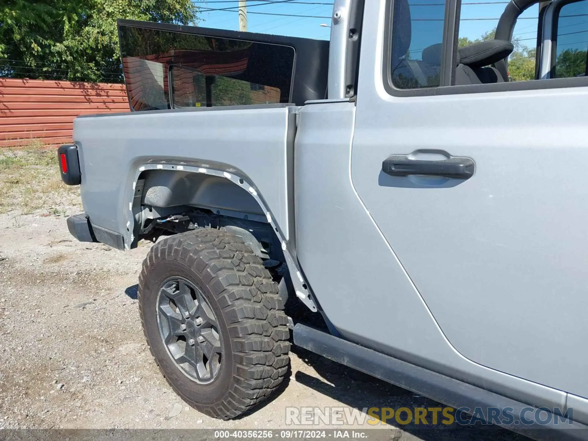 6 Photograph of a damaged car 1C6HJTAGXPL518744 JEEP GLADIATOR 2023