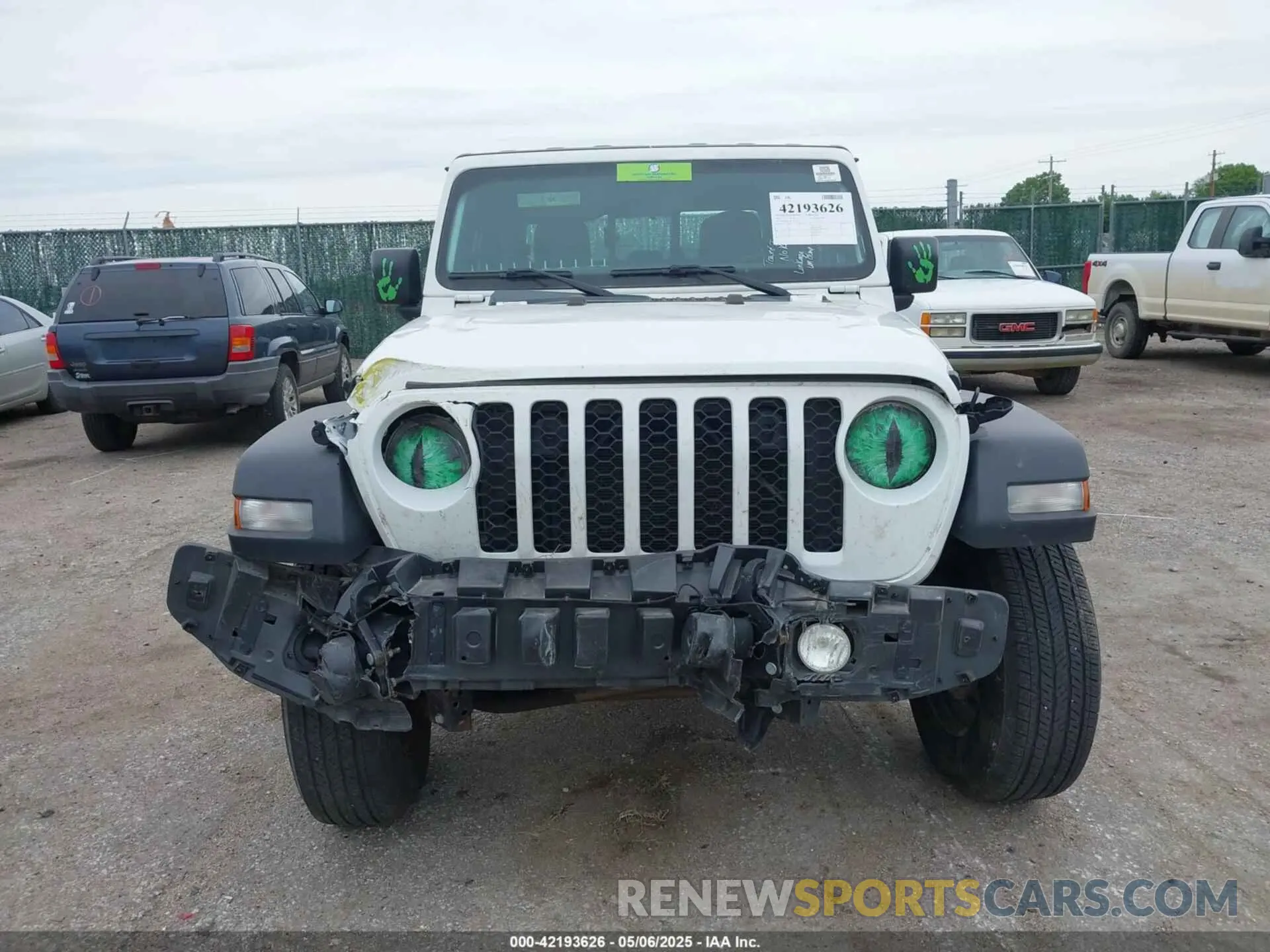11 Photograph of a damaged car 1C6HJTAGXPL565529 JEEP GLADIATOR 2023