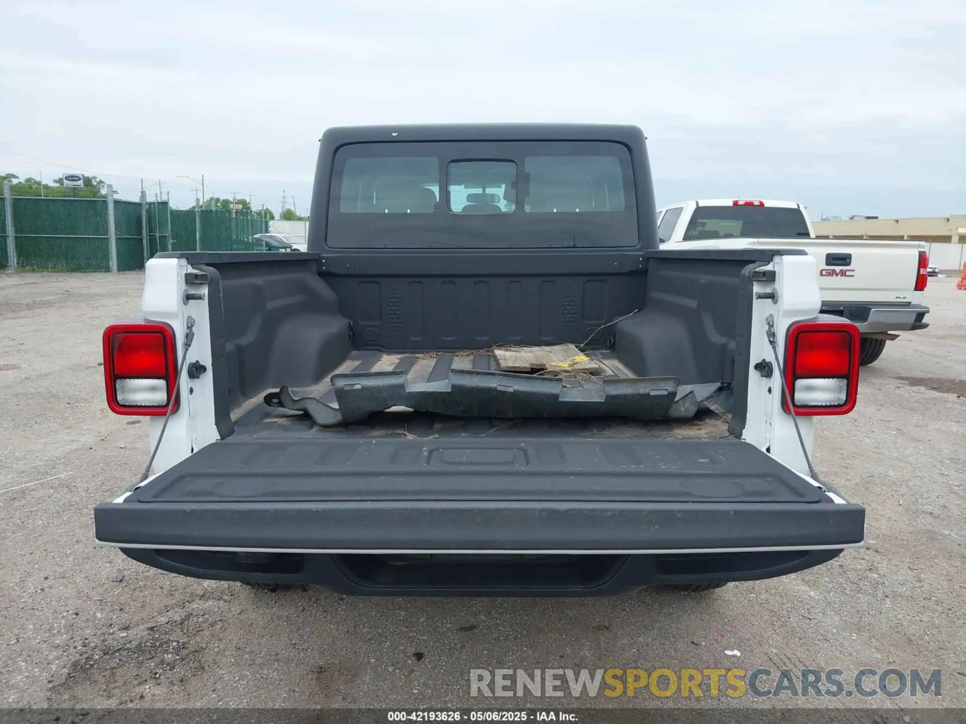 15 Photograph of a damaged car 1C6HJTAGXPL565529 JEEP GLADIATOR 2023