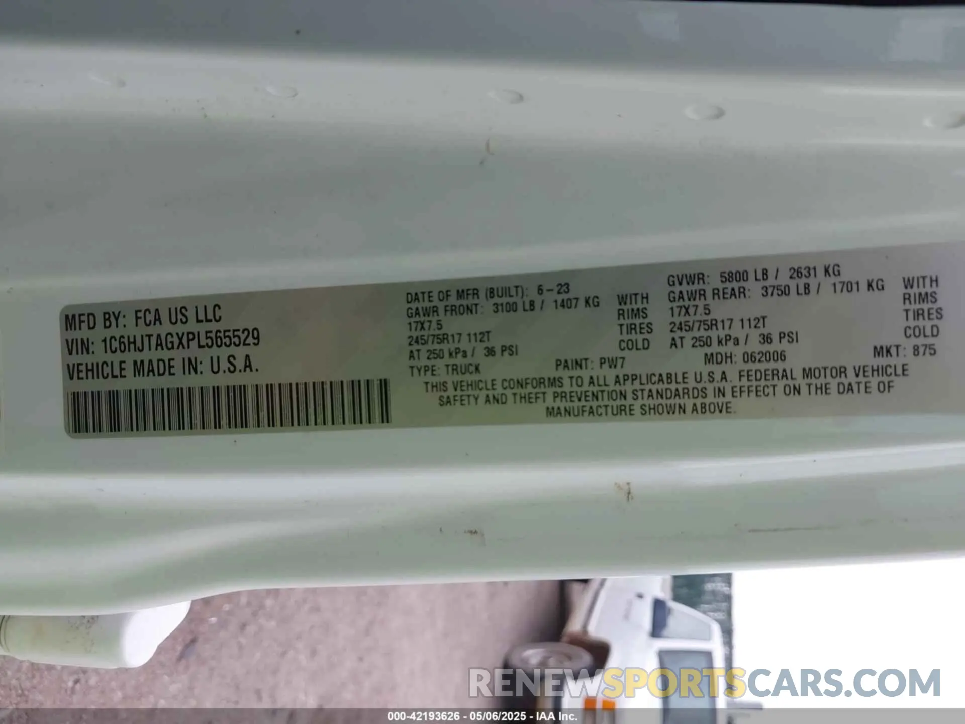 9 Photograph of a damaged car 1C6HJTAGXPL565529 JEEP GLADIATOR 2023