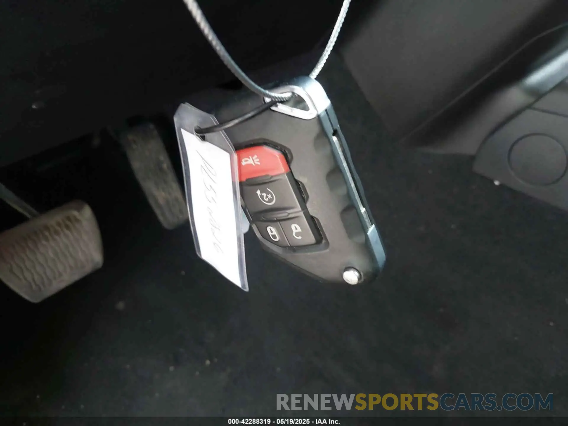 11 Photograph of a damaged car 1C6HJTFG5PL552826 JEEP GLADIATOR 2023