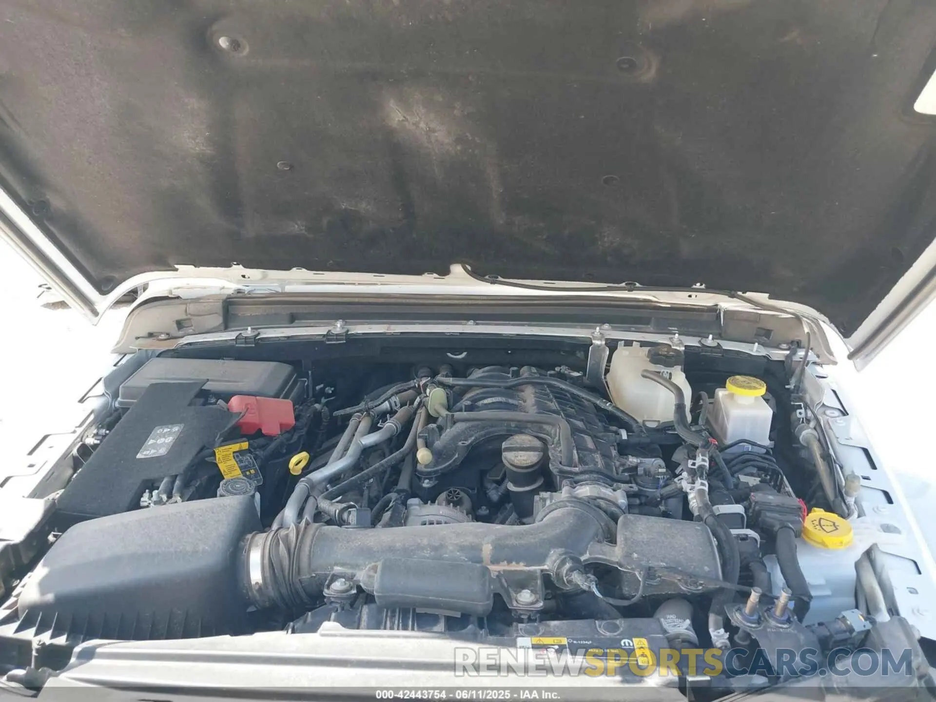 10 Photograph of a damaged car 1C6HJTFG7PL579008 JEEP GLADIATOR 2023