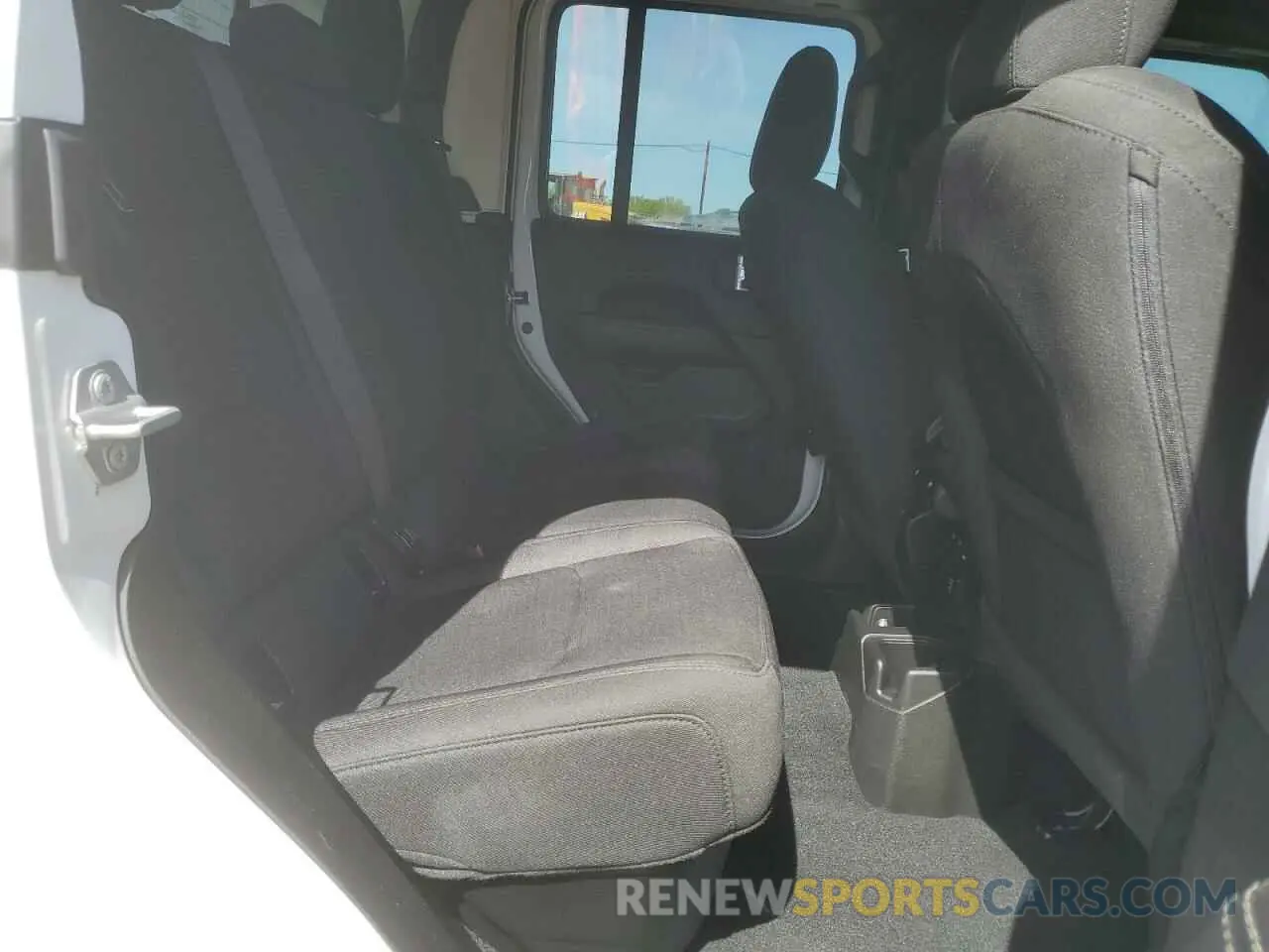 11 Photograph of a damaged car 1C6JJTFM6PL547321 JEEP GLADIATOR 2023