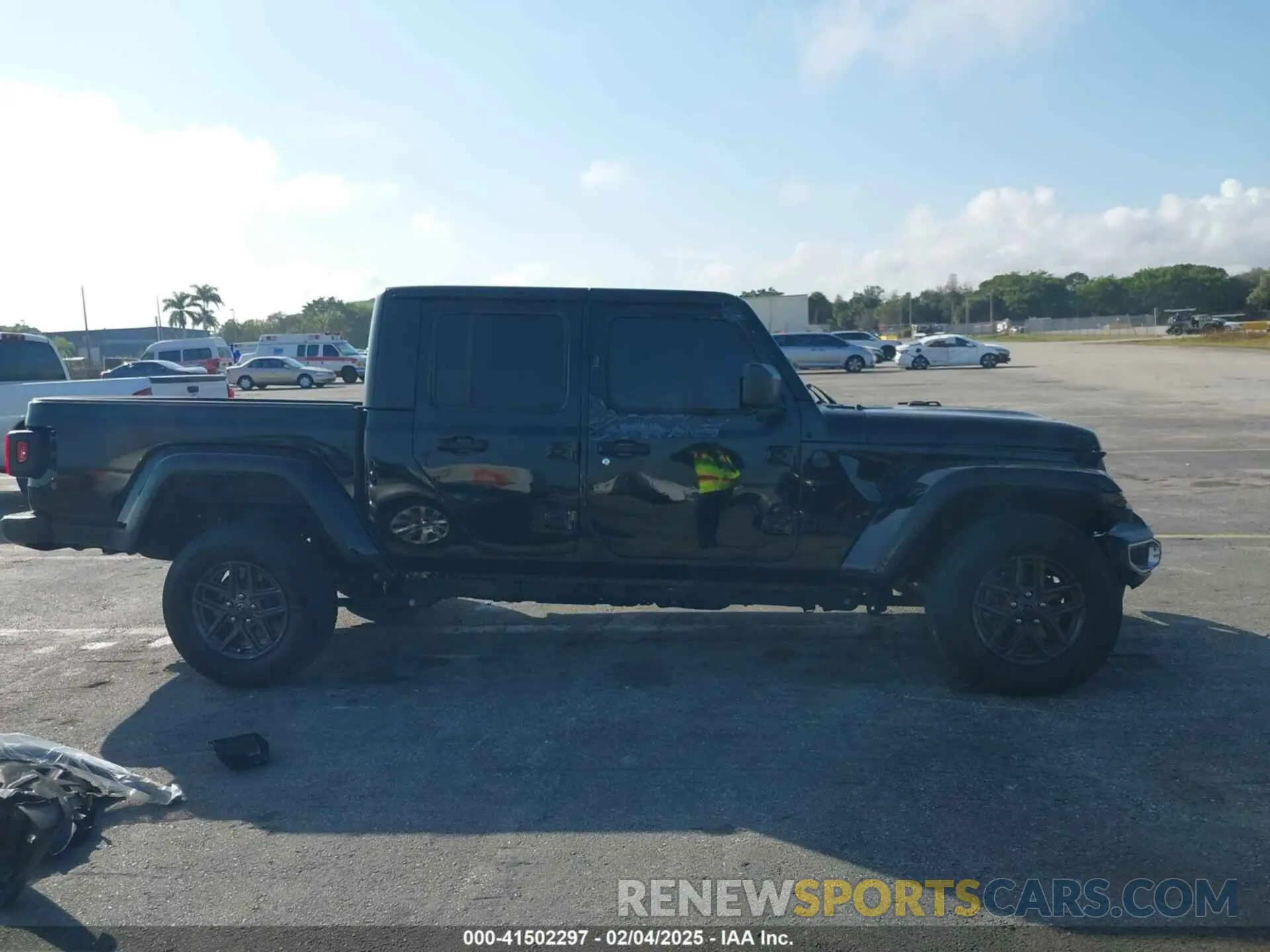 14 Photograph of a damaged car 1C6HJTAG8RL102534 JEEP GLADIATOR 2024
